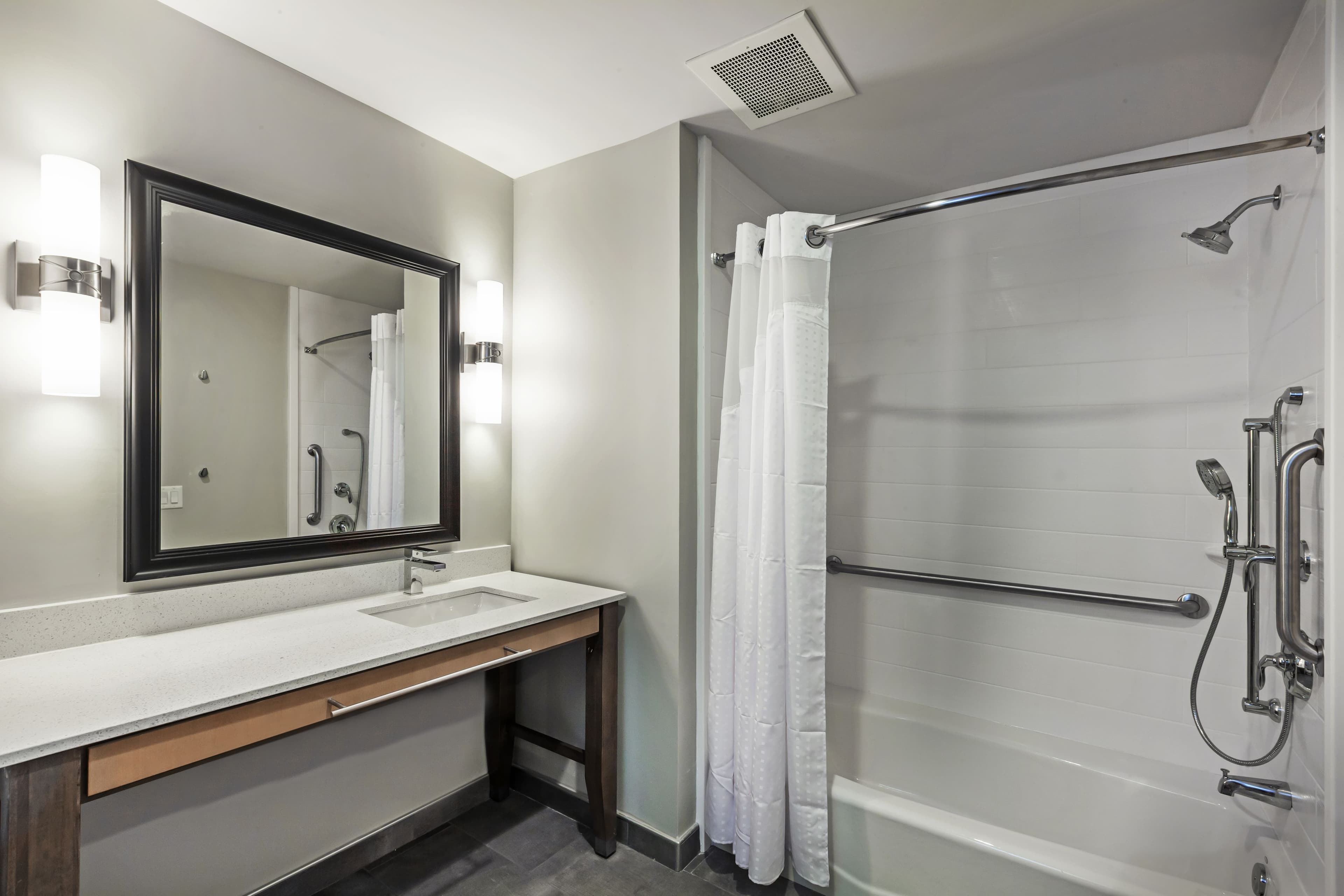 Holiday Inn Houston NE - Bush Airport Area — 23