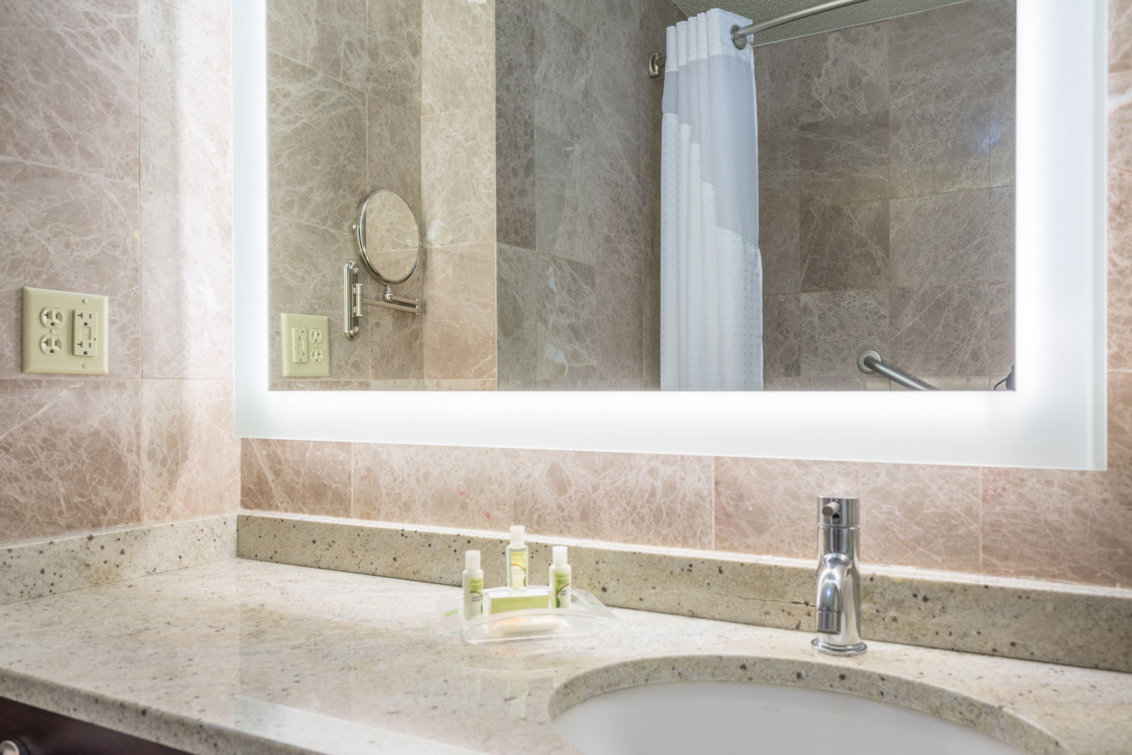 Holiday Inn Cape Cod - Hyannis - Image 2