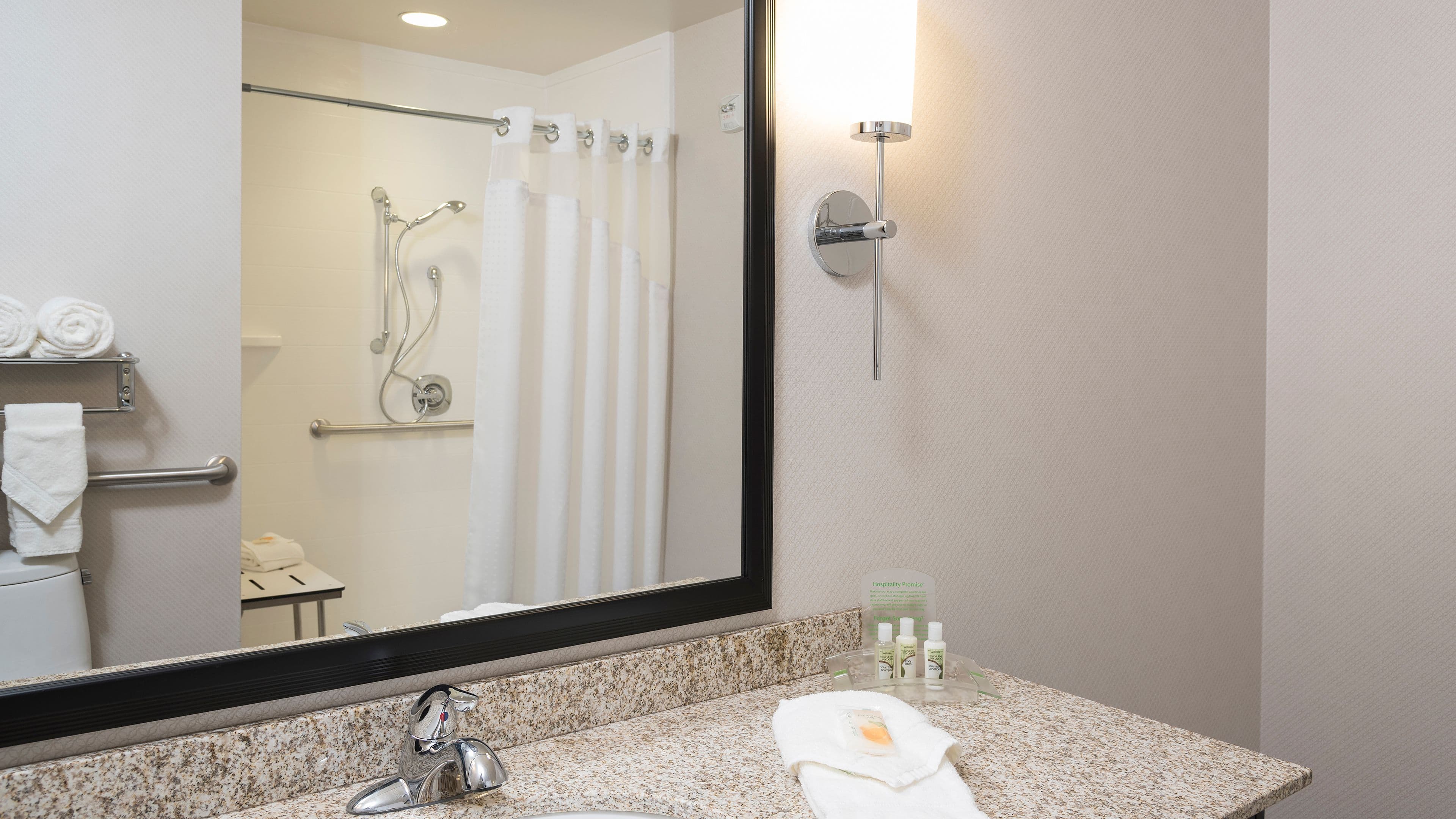 Holiday Inn Indianapolis Airport — 7