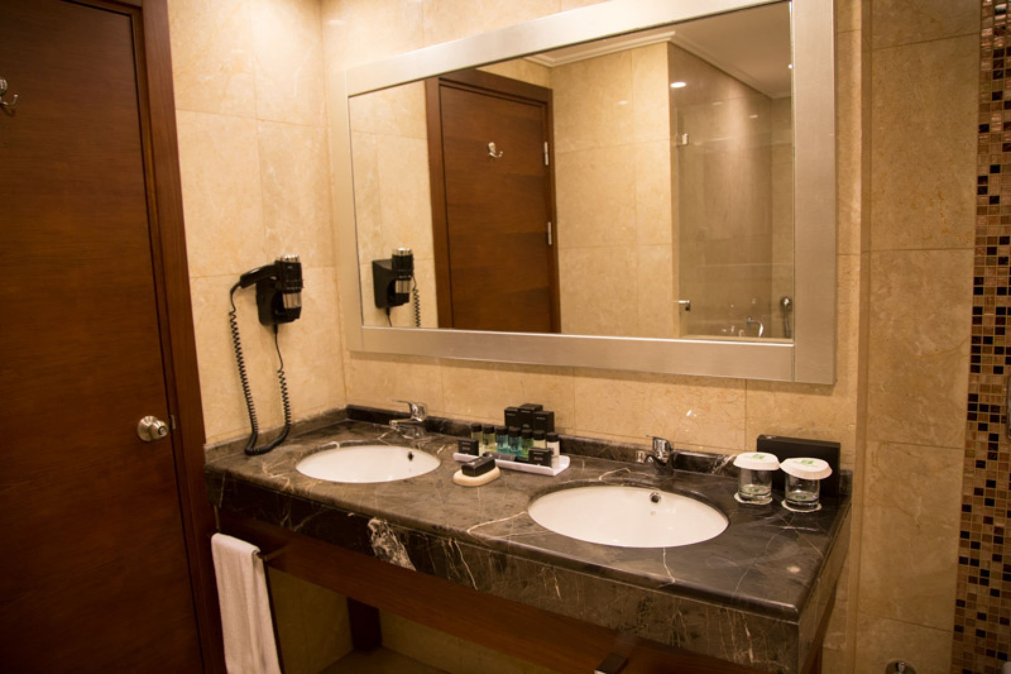 Holiday Inn Istanbul - Sisli - Image 3