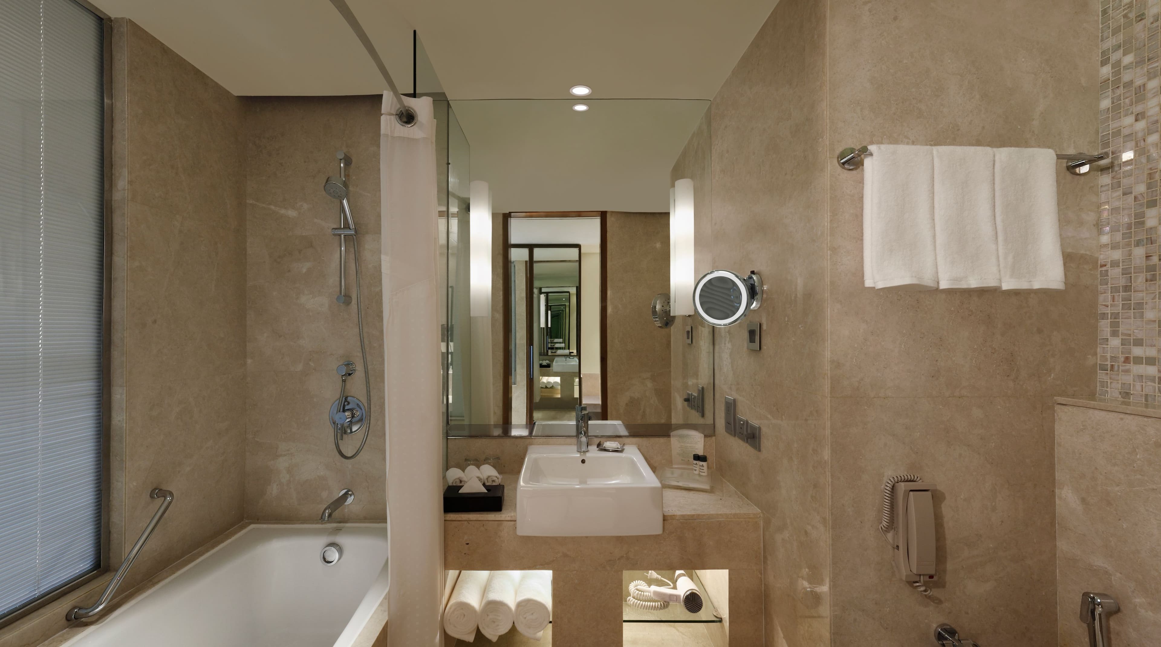 Holiday Inn Jaipur City Centre — 16