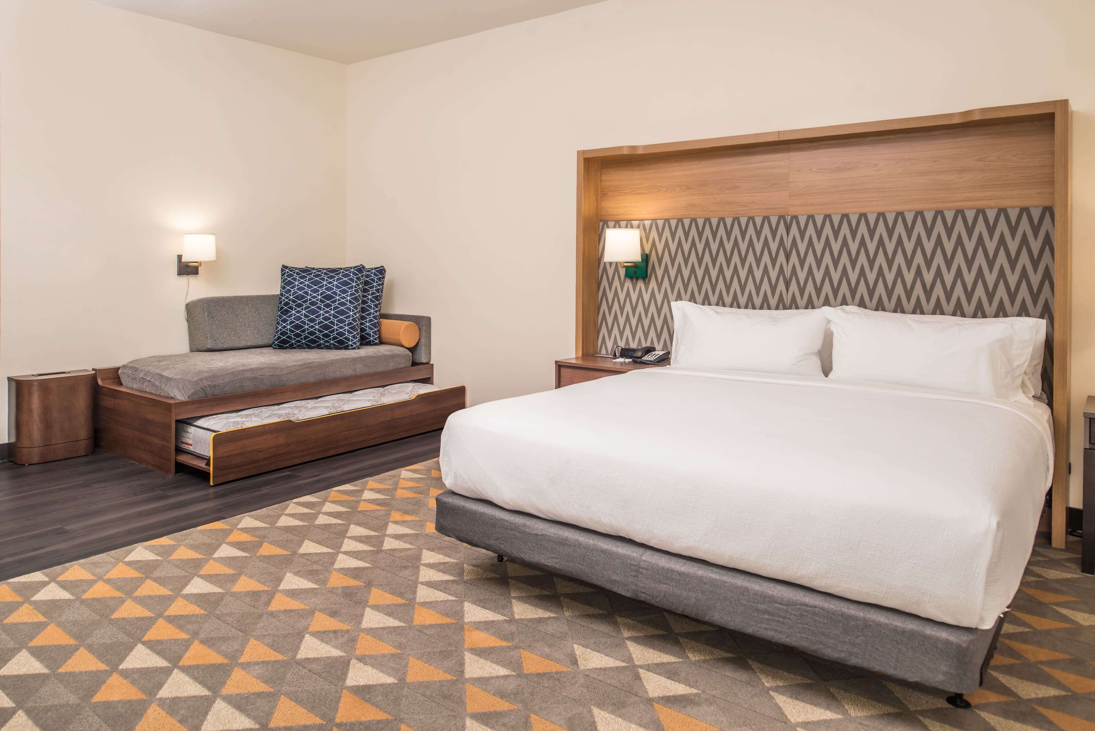 Holiday Inn Joplin — 7
