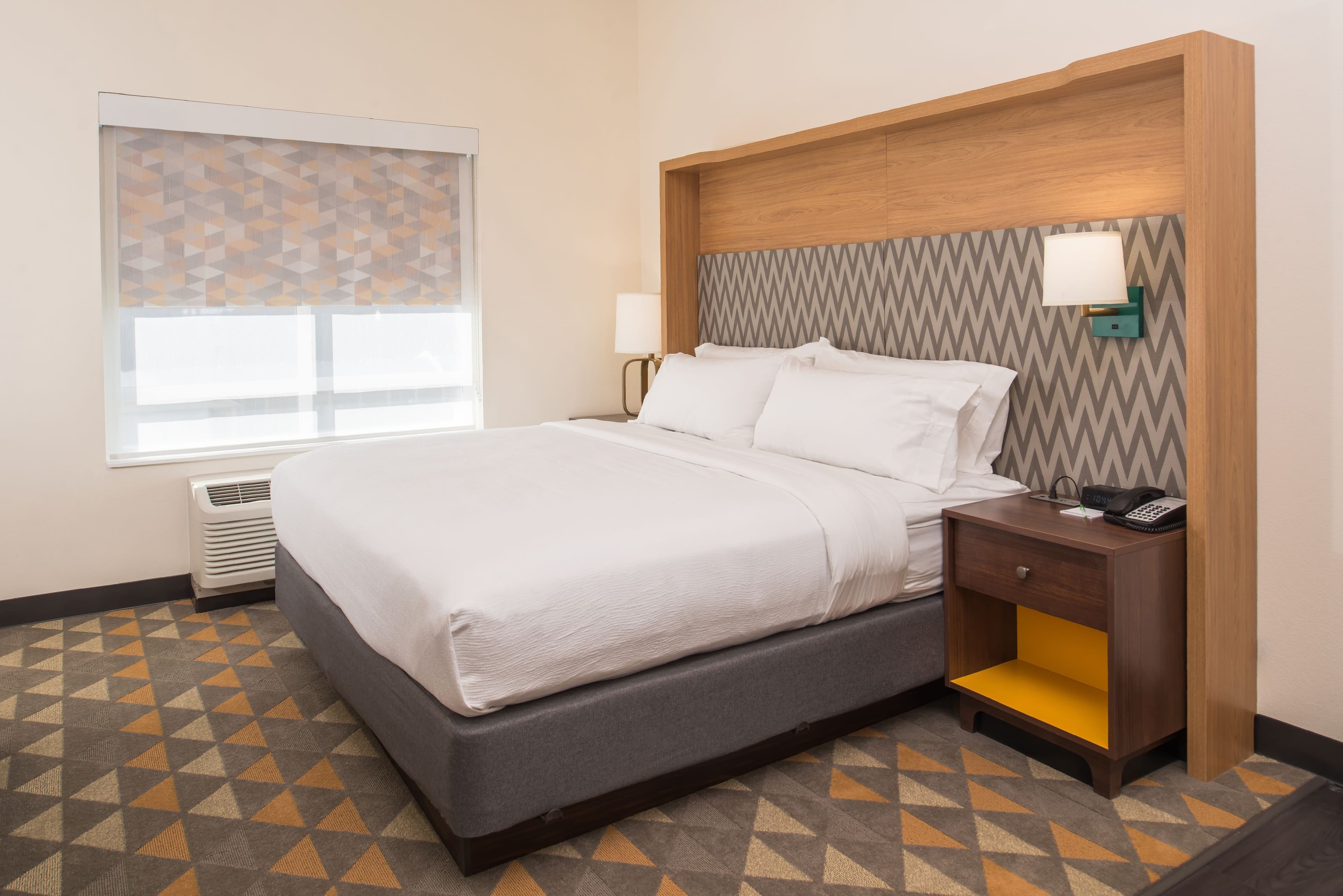 Holiday Inn Joplin - Image 5