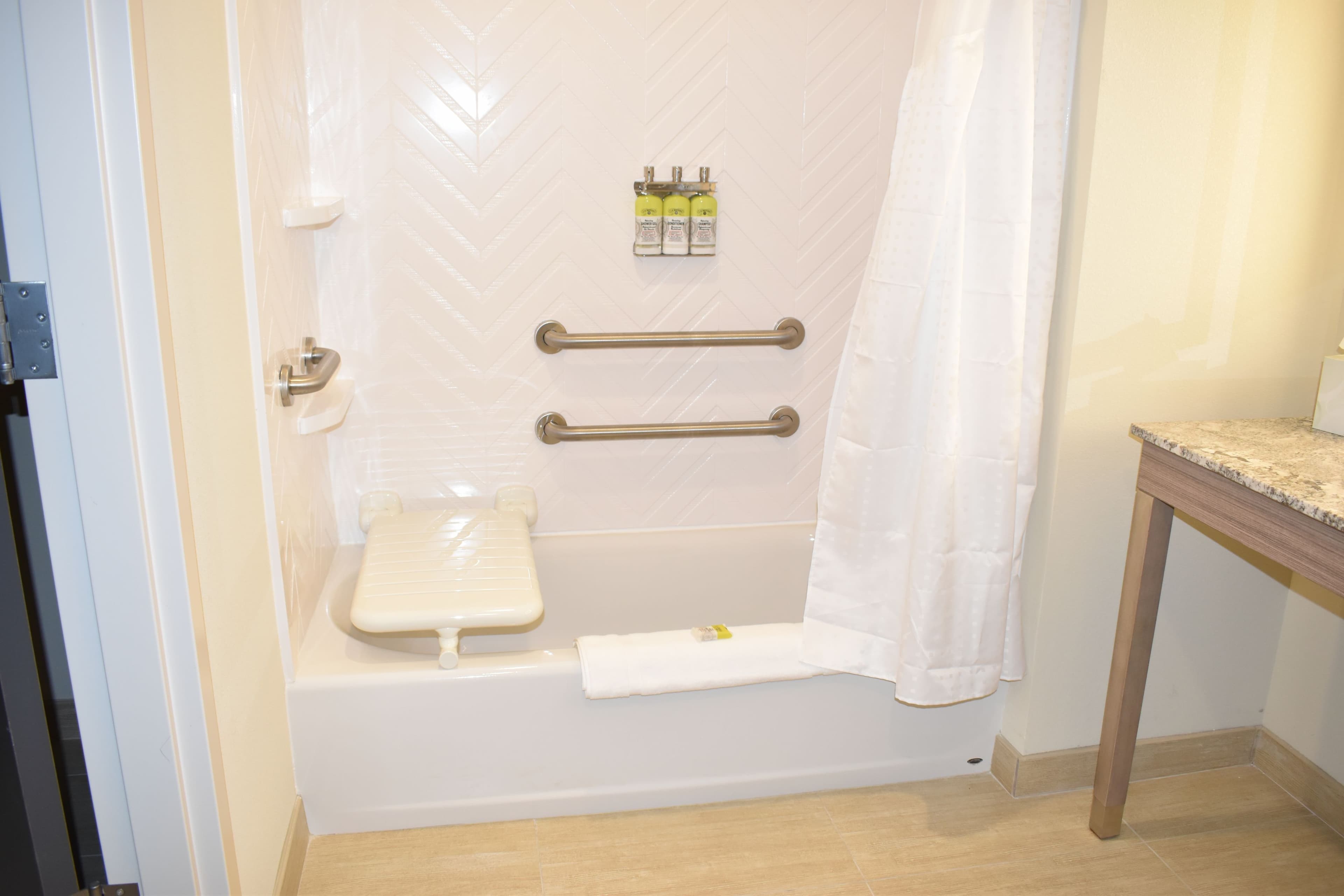 Holiday Inn Kansas City - Northeast — 5