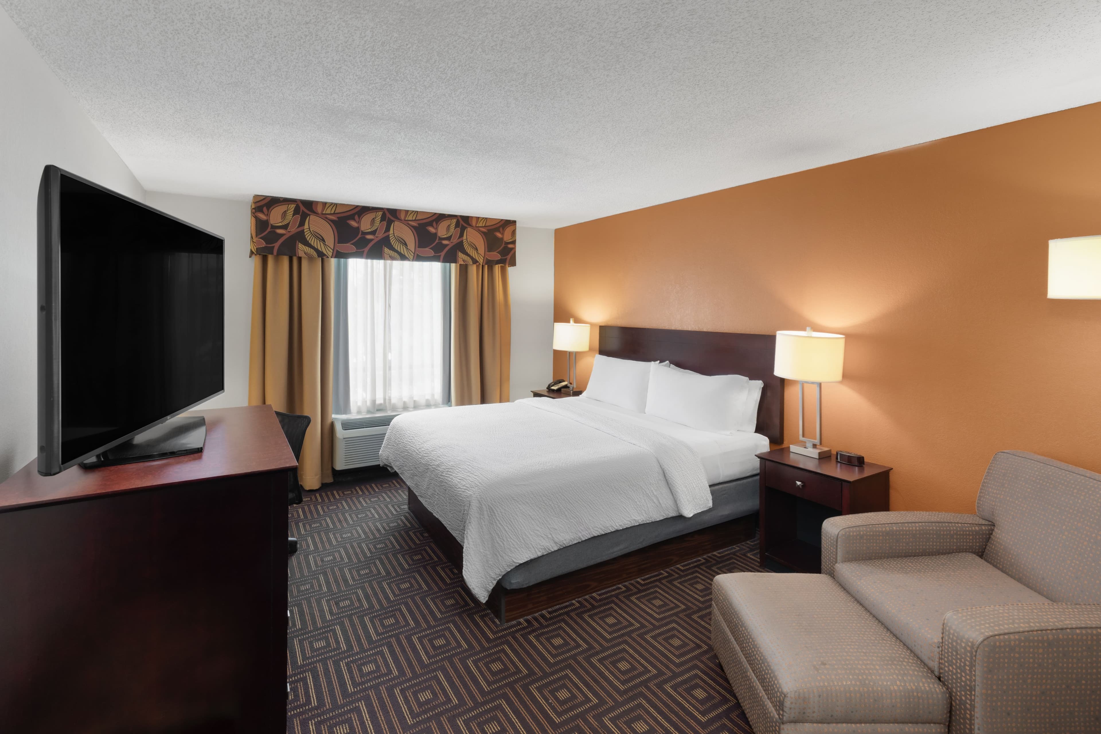 Holiday Inn Knoxville West- Cedar Bluff Rd - Image 2