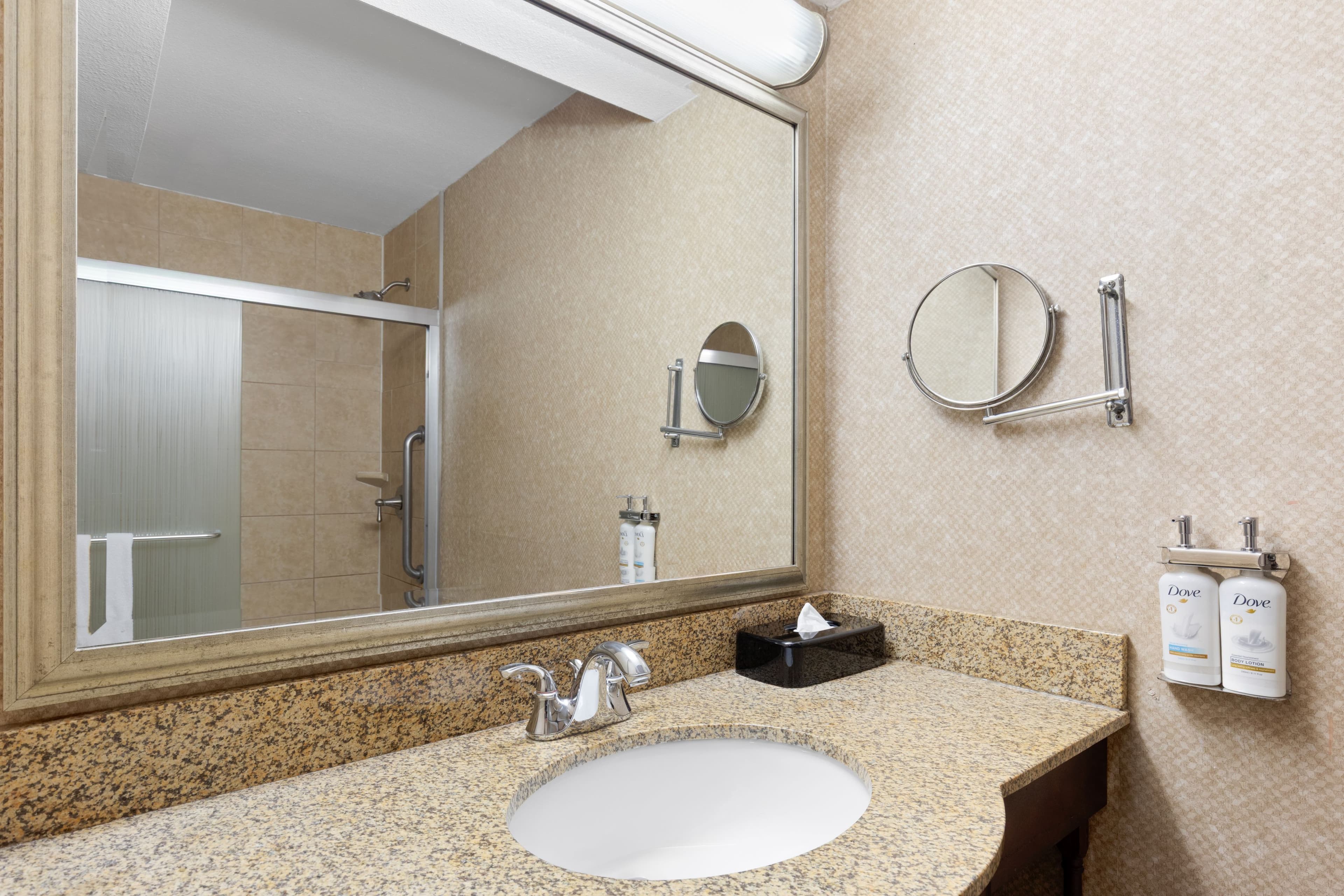 Holiday Inn Knoxville West- Cedar Bluff Rd - Image 3