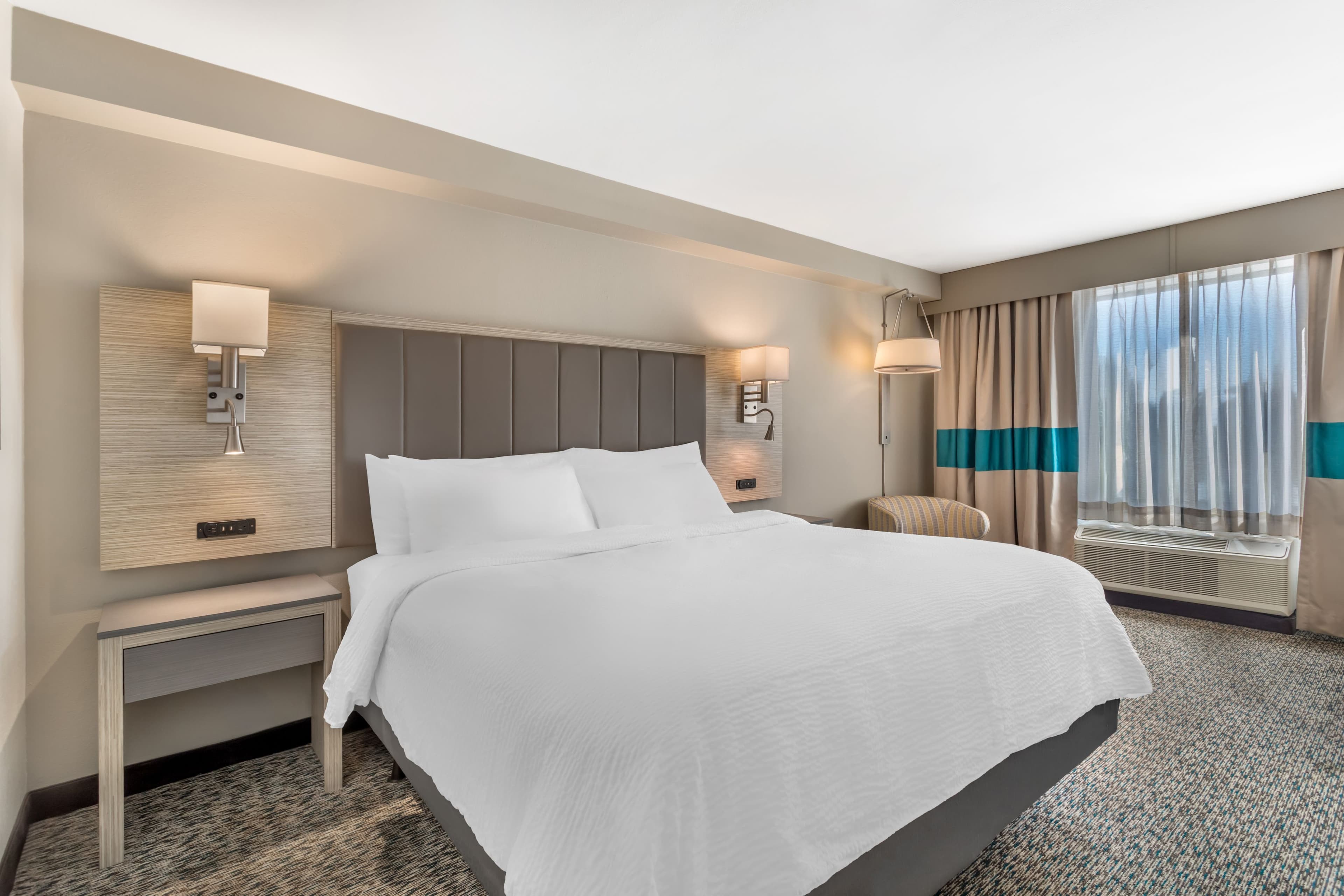 Holiday Inn Knoxville N - Merchant Drive - Image 2