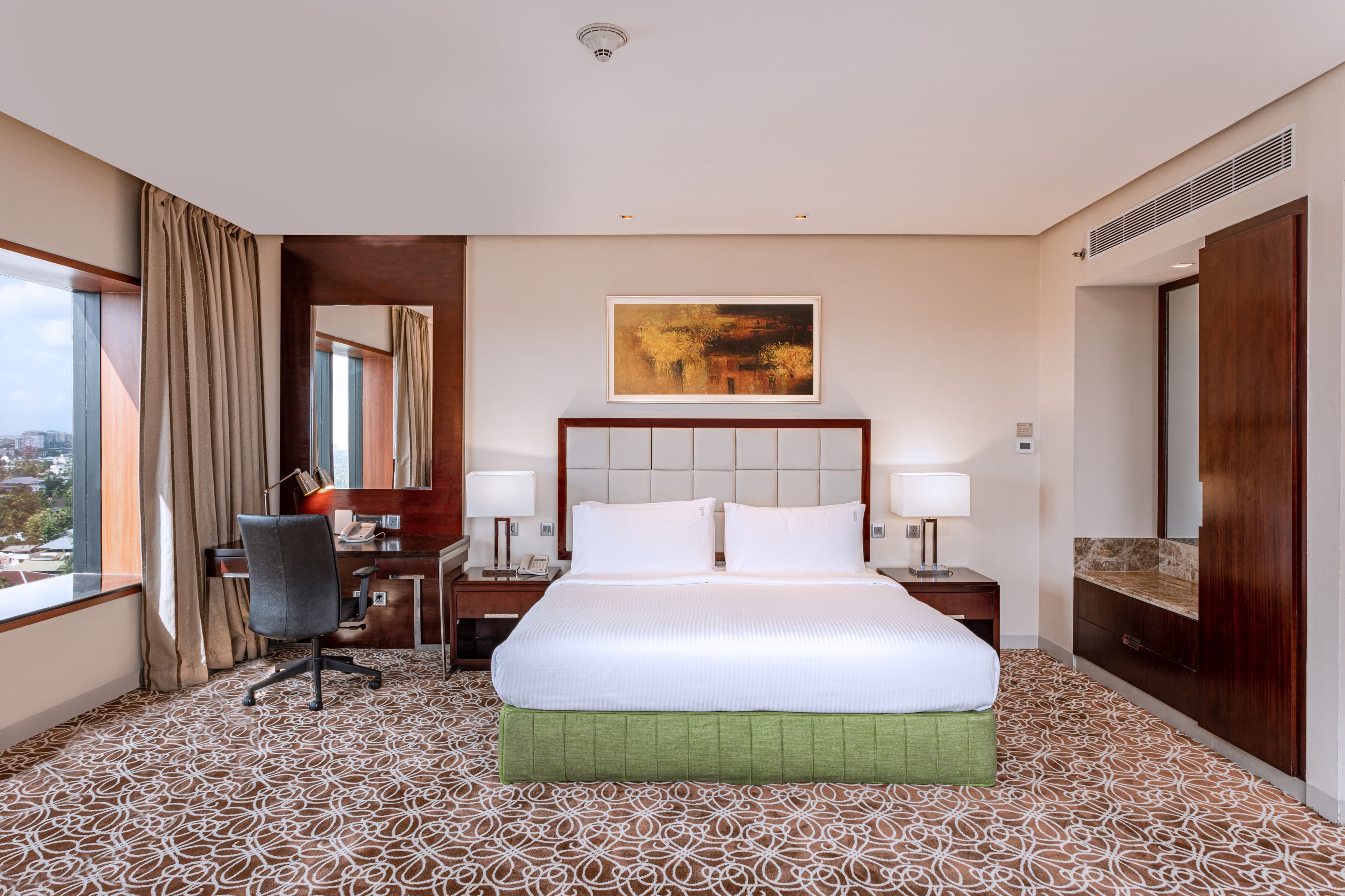 Holiday Inn Cochin - Image 2