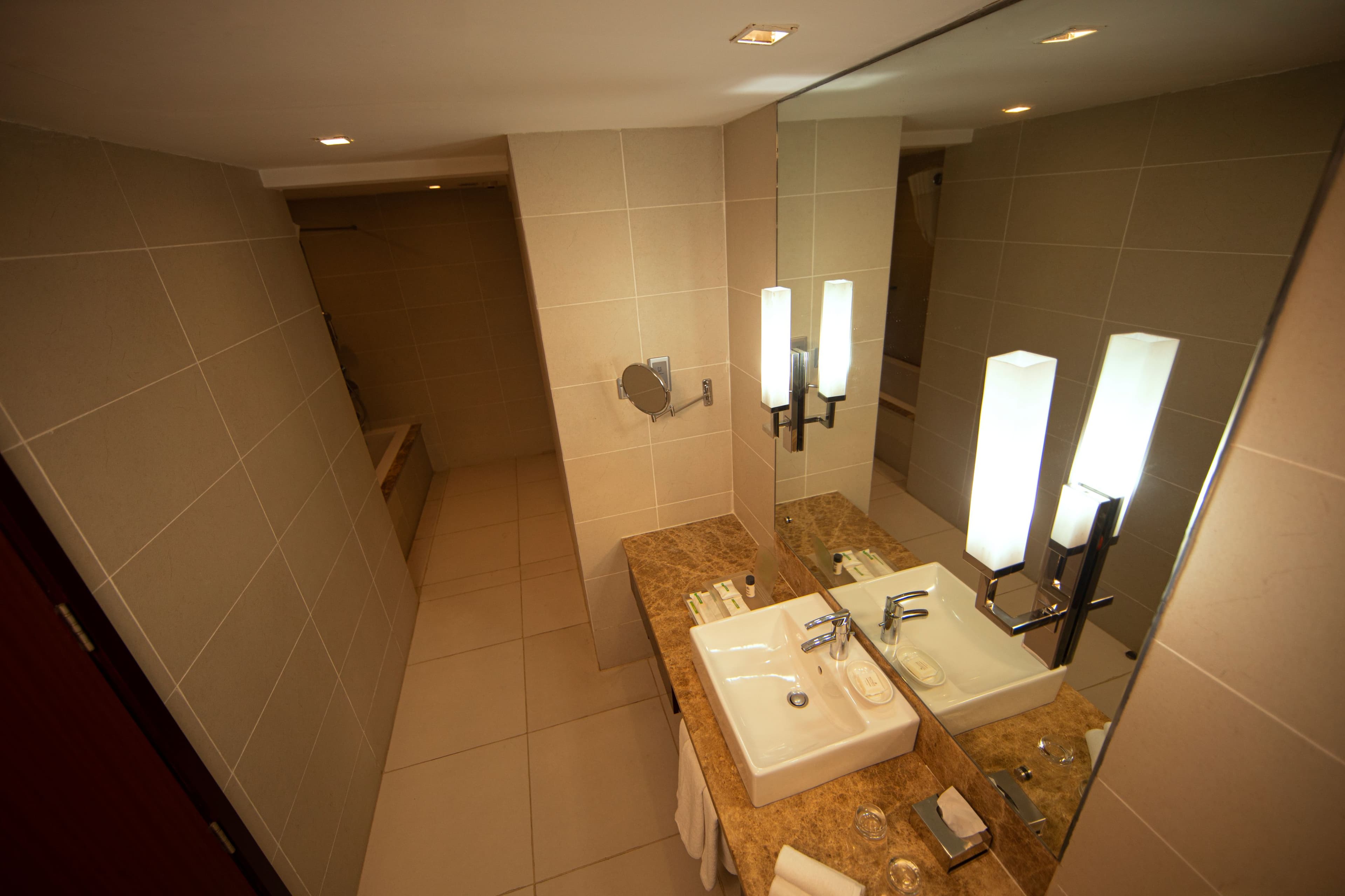 Holiday Inn Cochin — 12