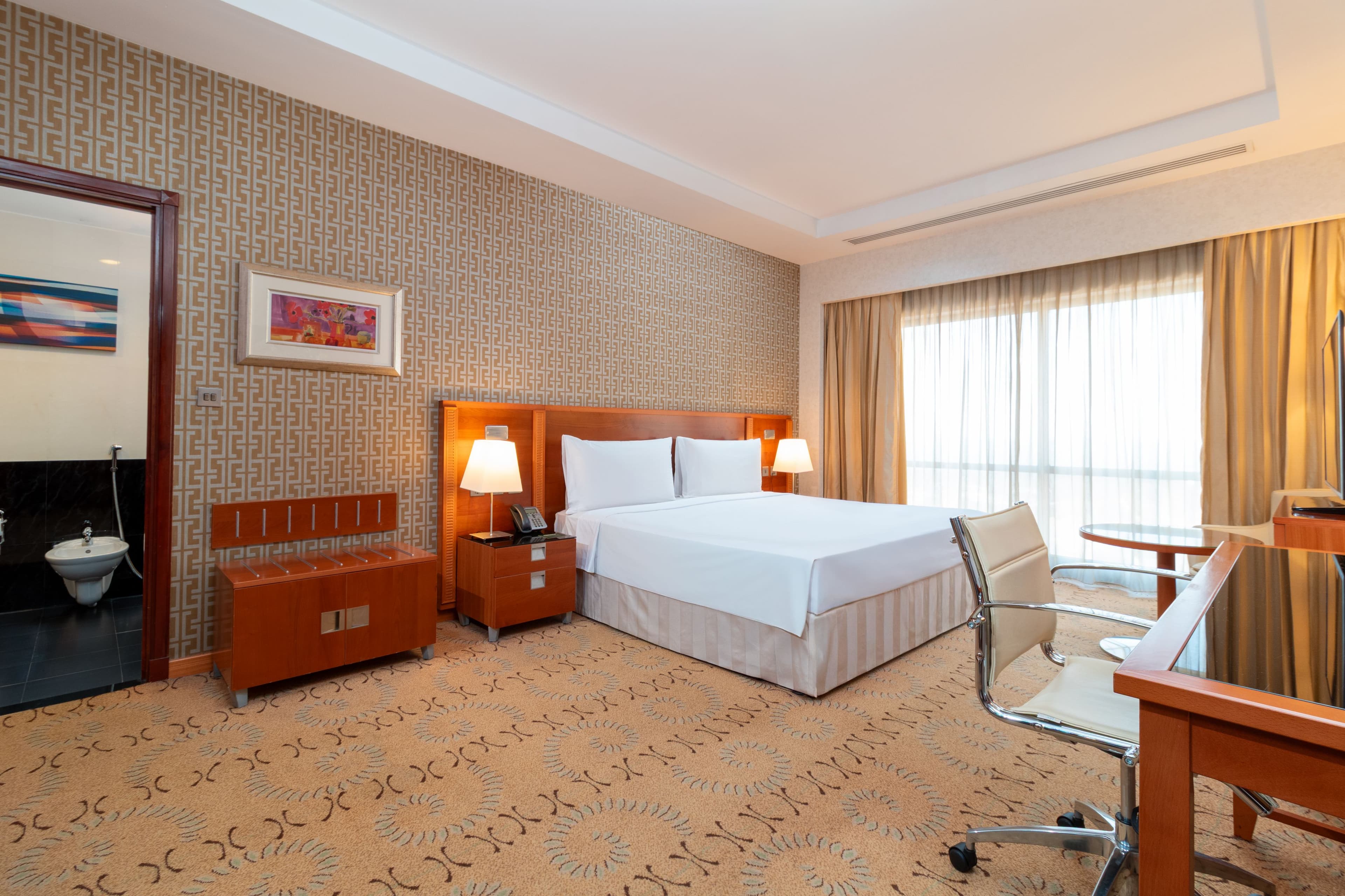 Holiday Inn Suites Kuwait Salmiya - Image 2