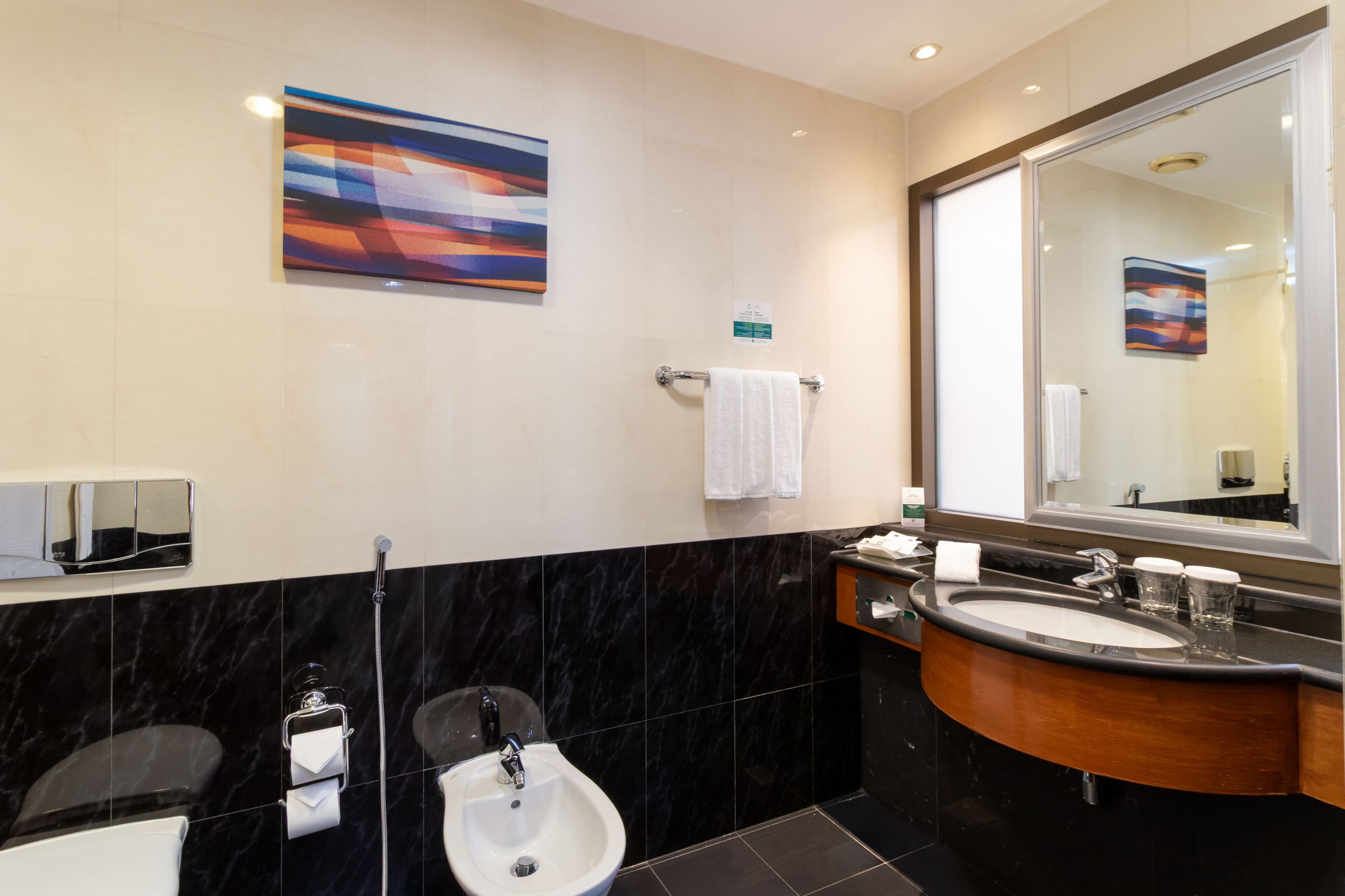 Holiday Inn Suites Kuwait Salmiya - Image 5