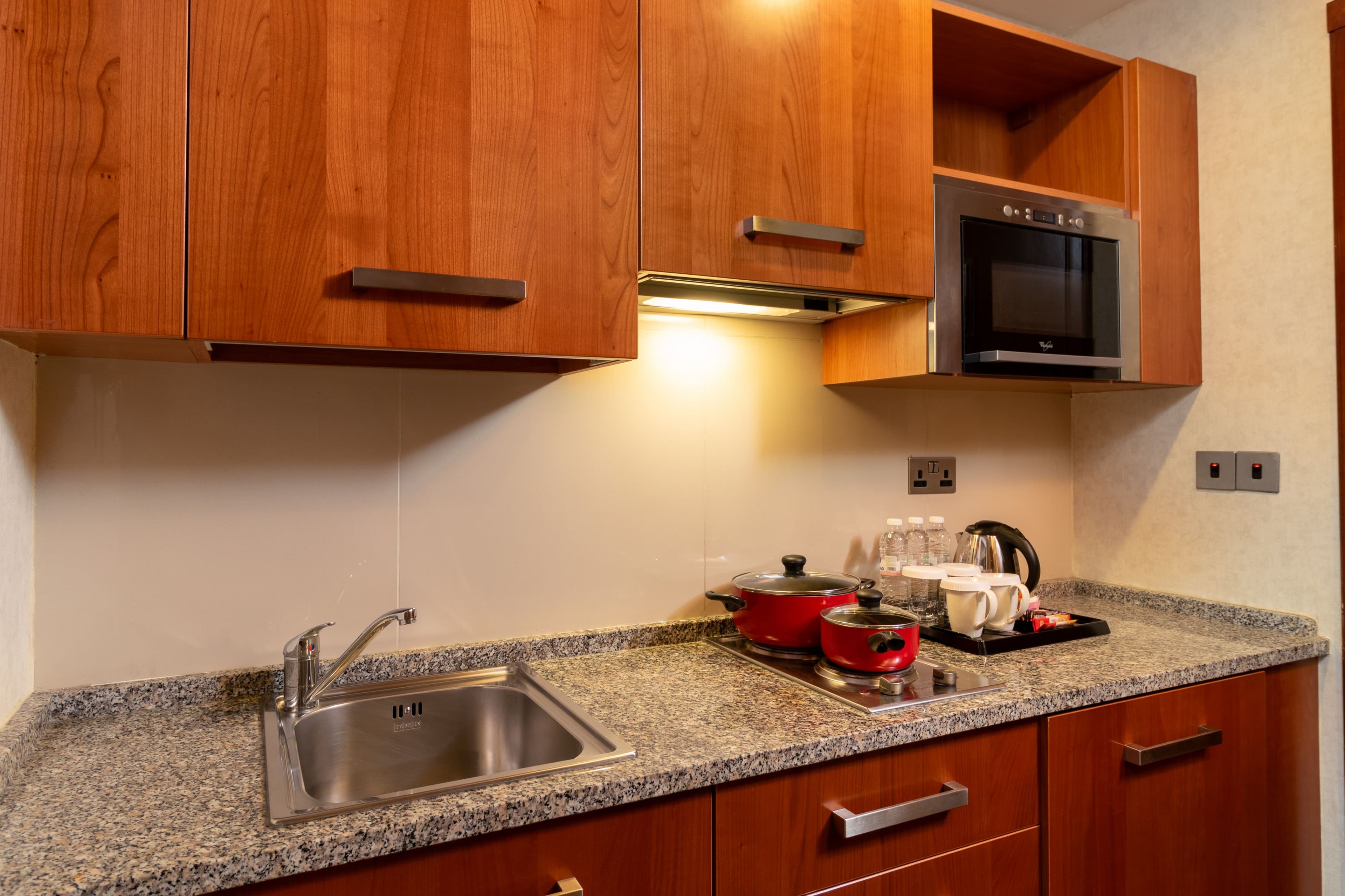 Holiday Inn Suites Kuwait Salmiya - Image 3