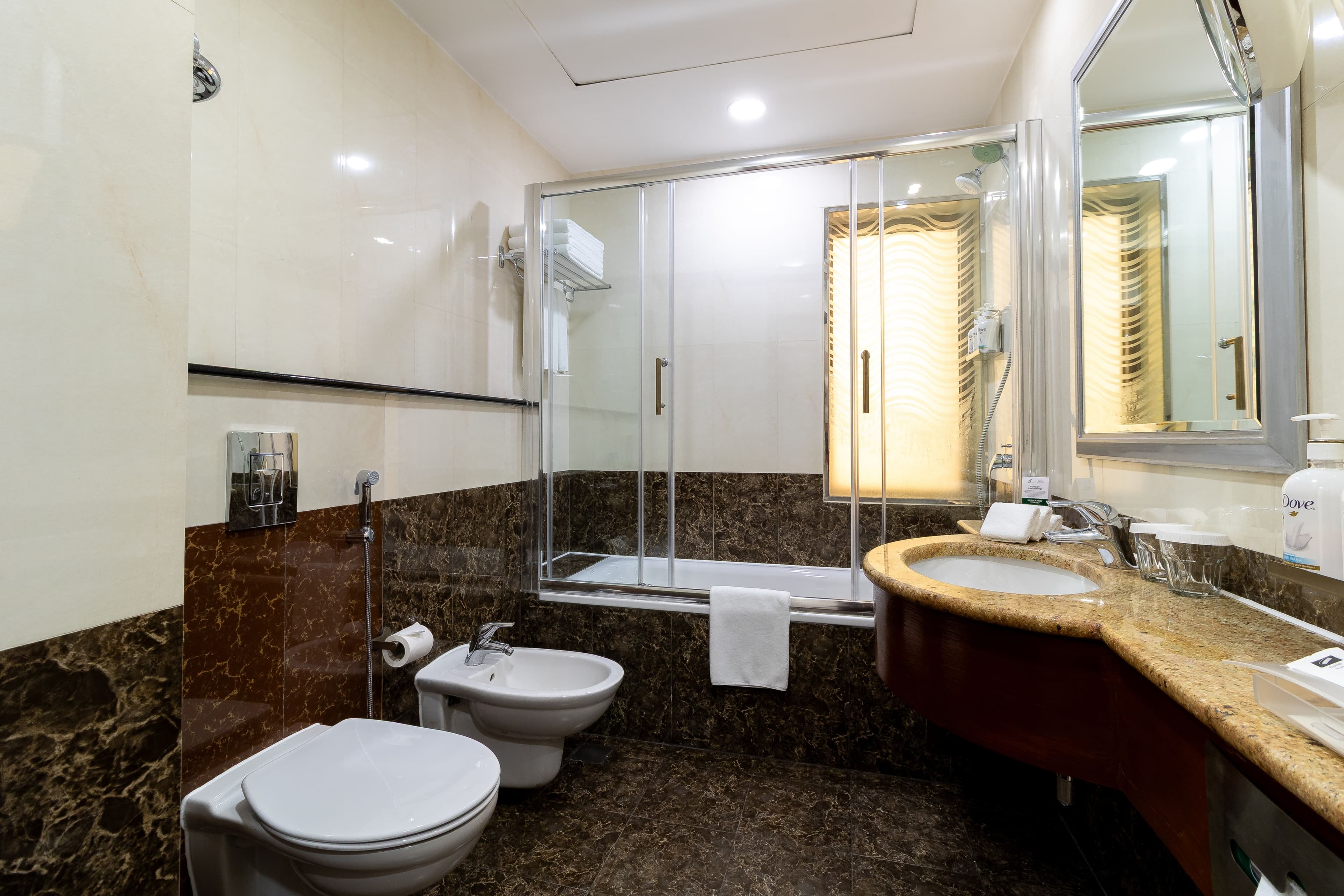Holiday Inn Kuwait Salmiya — 16