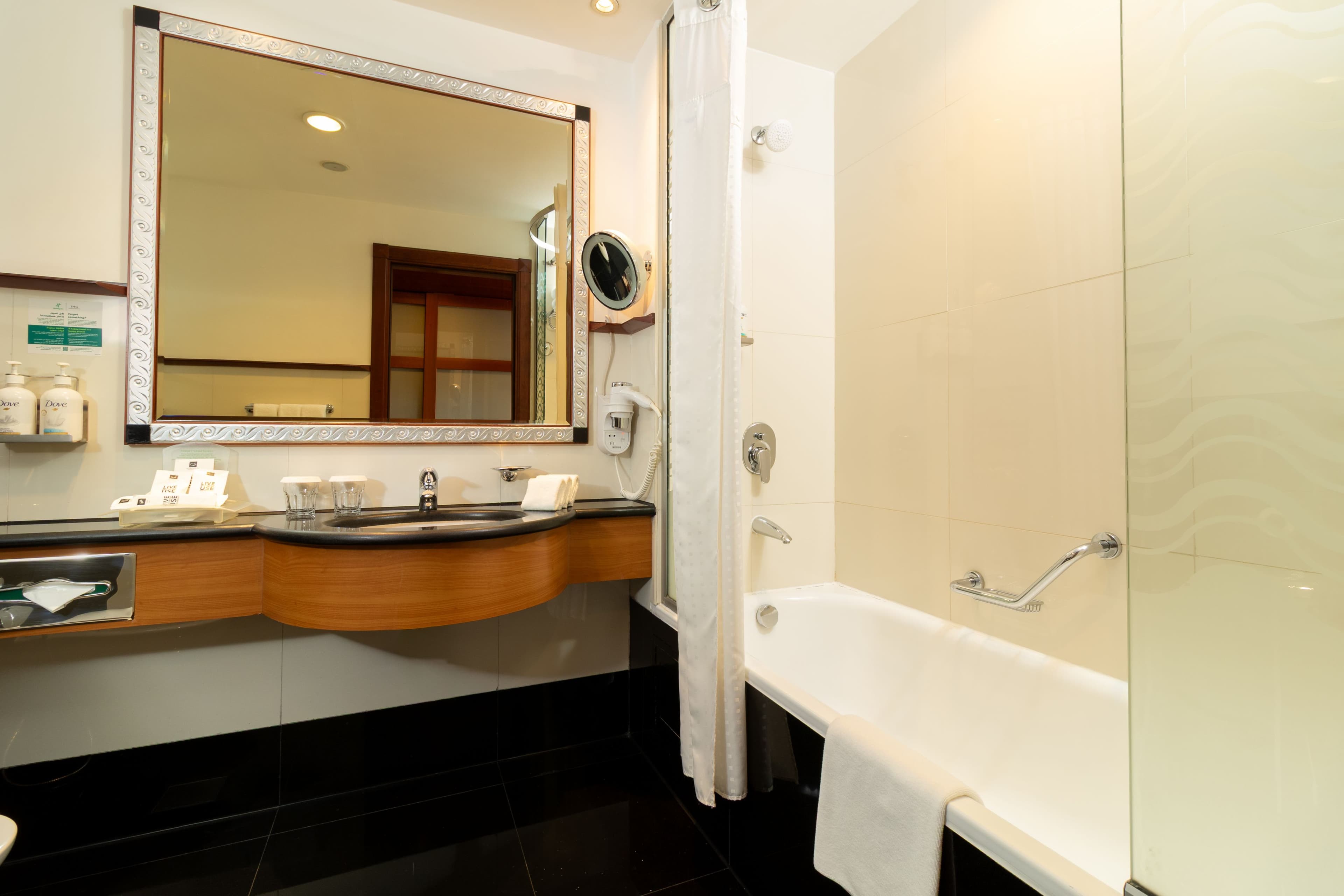 Holiday Inn Kuwait Salmiya — 5