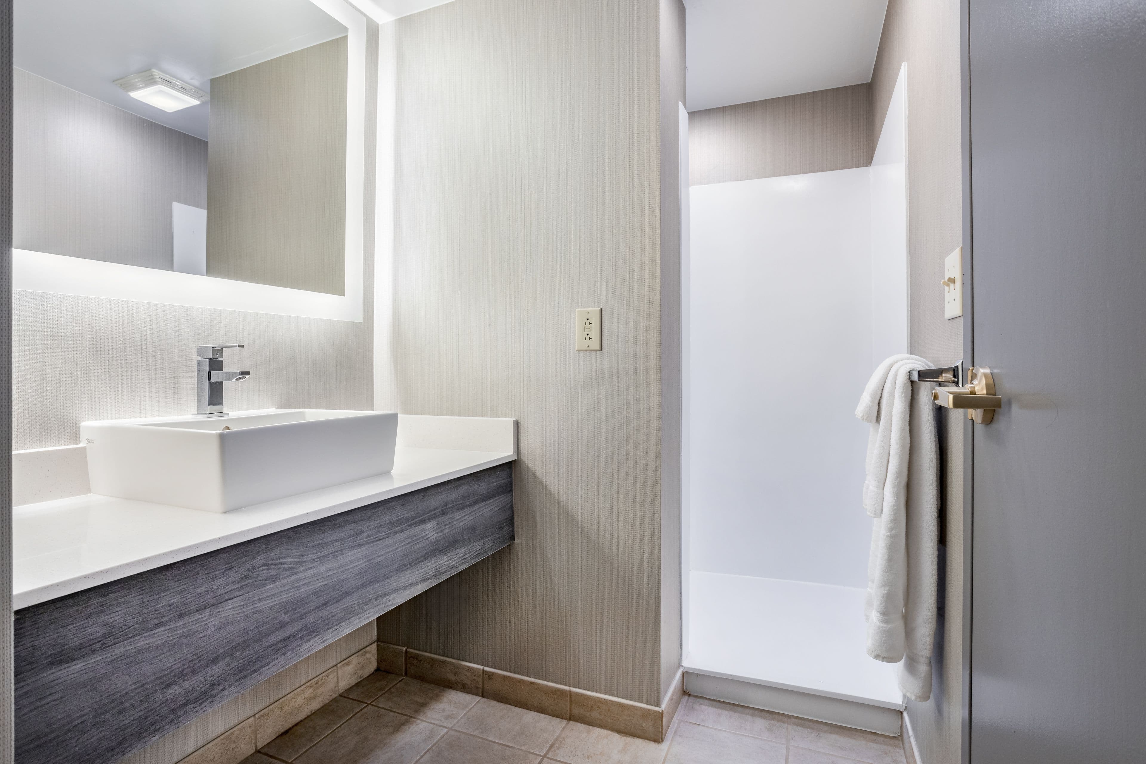 Holiday Inn Lafayette-City Centre — 5