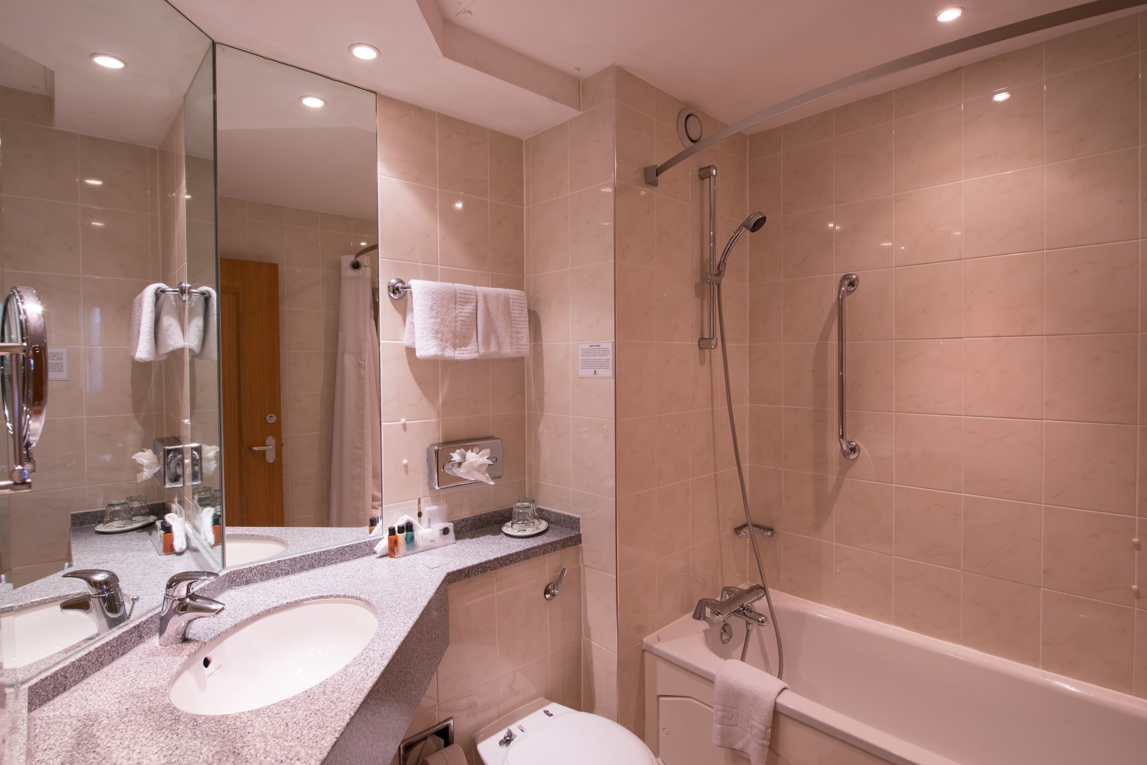 Holiday Inn Leamington Spa - Warwick - Image 4