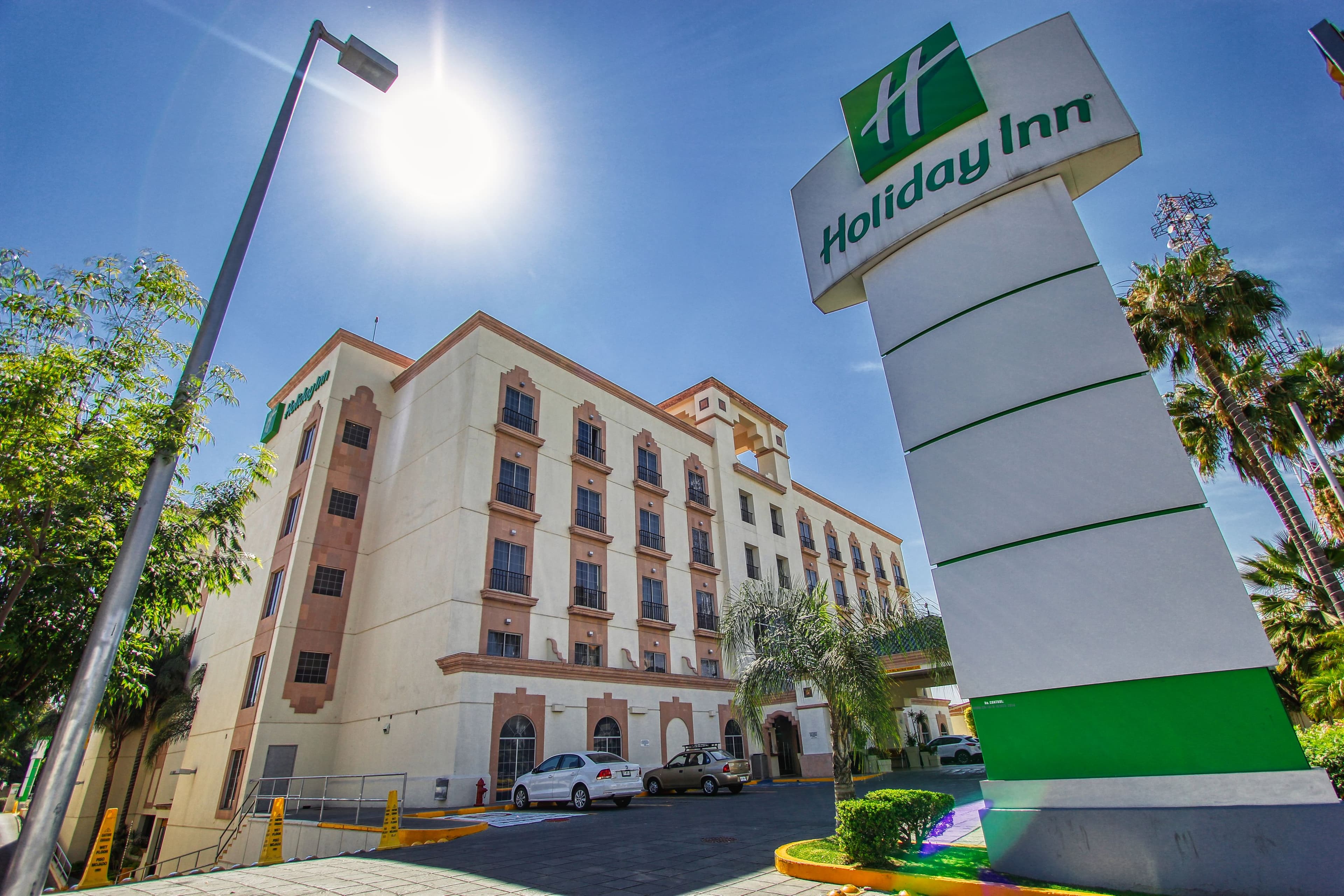 Holiday Inn Leon - Image 1
