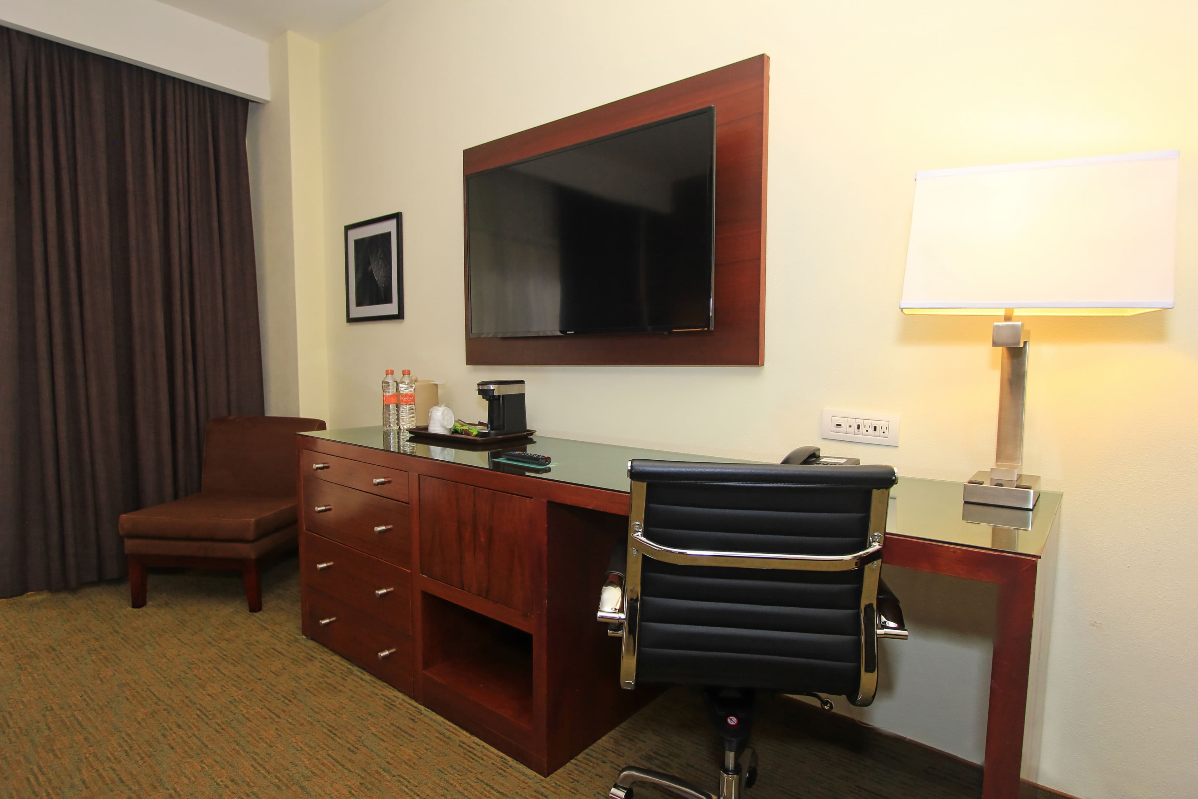 Holiday Inn Leon - Image 2