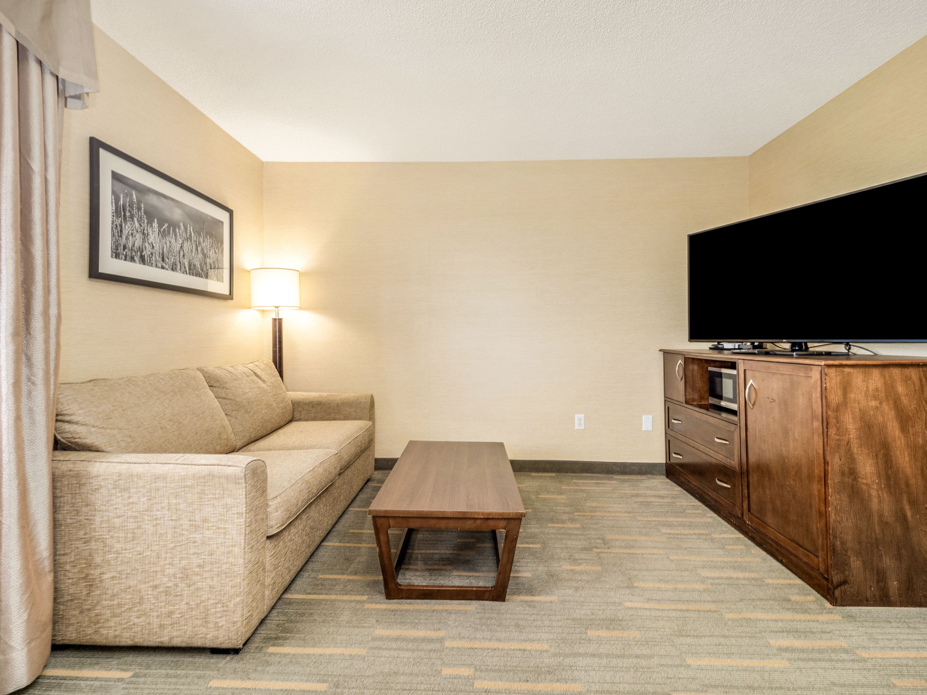 Holiday Inn Lethbridge - Image 4