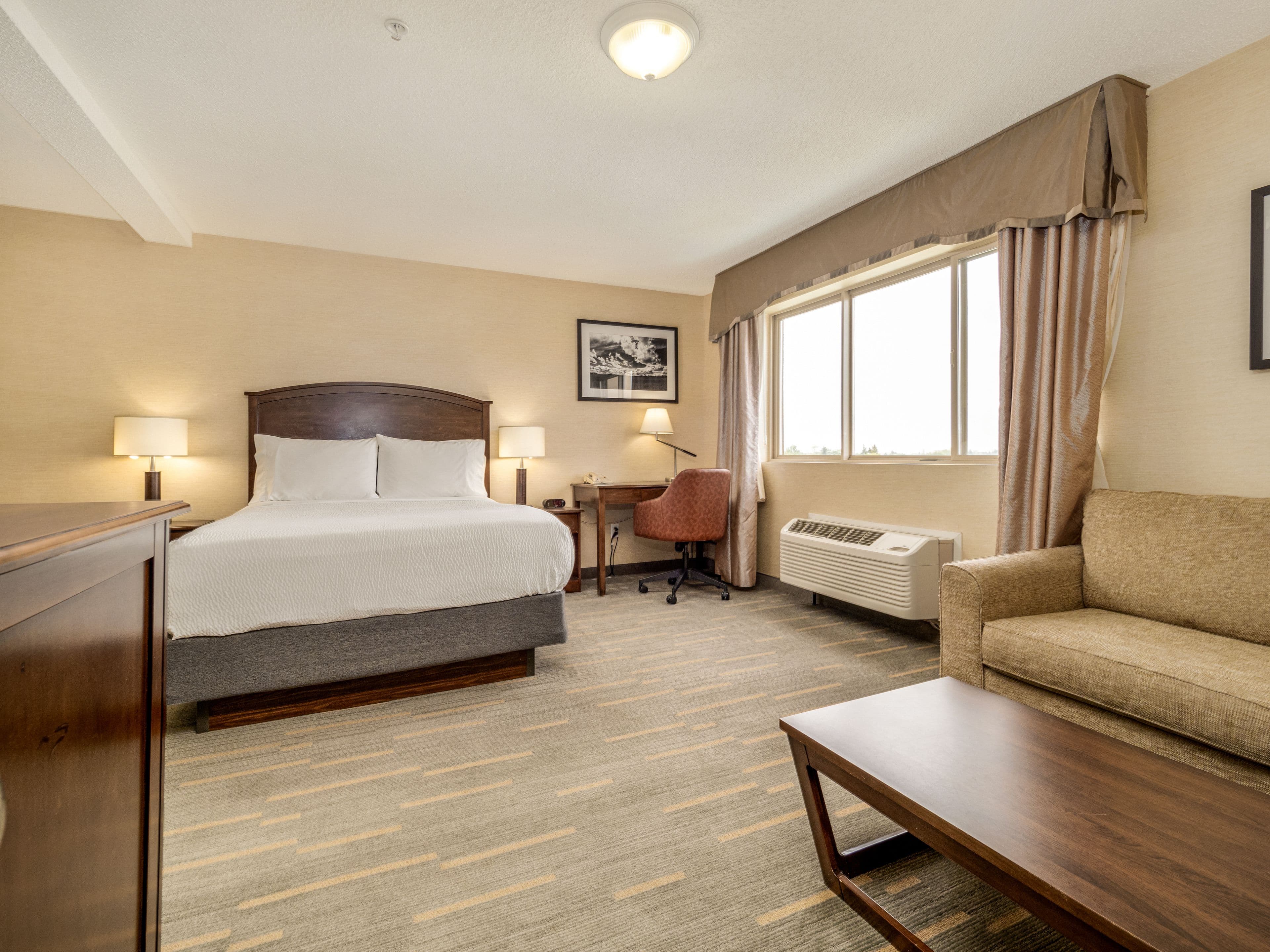 Holiday Inn Lethbridge - Image 5
