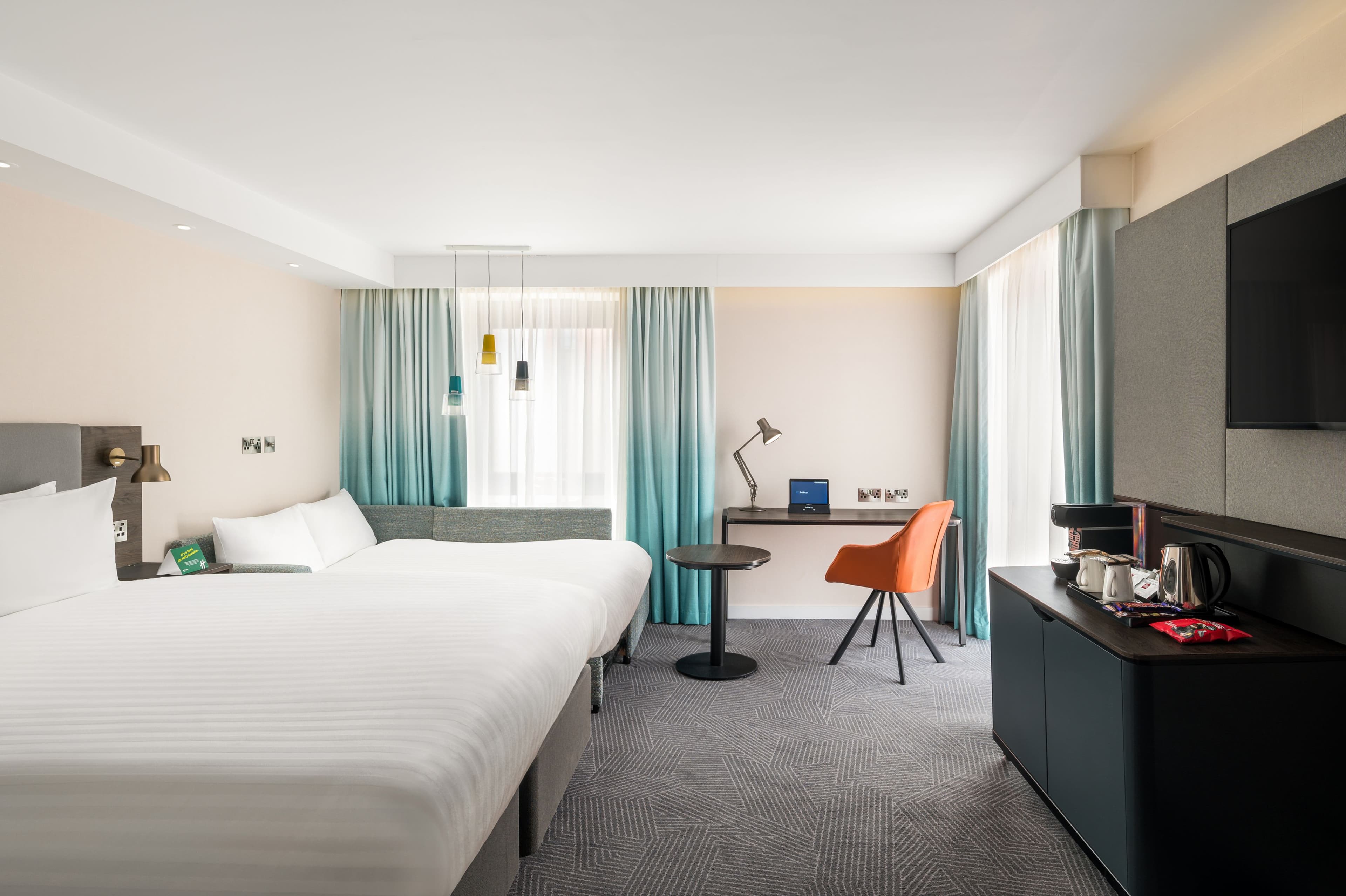 Holiday Inn Lincoln - Image 2