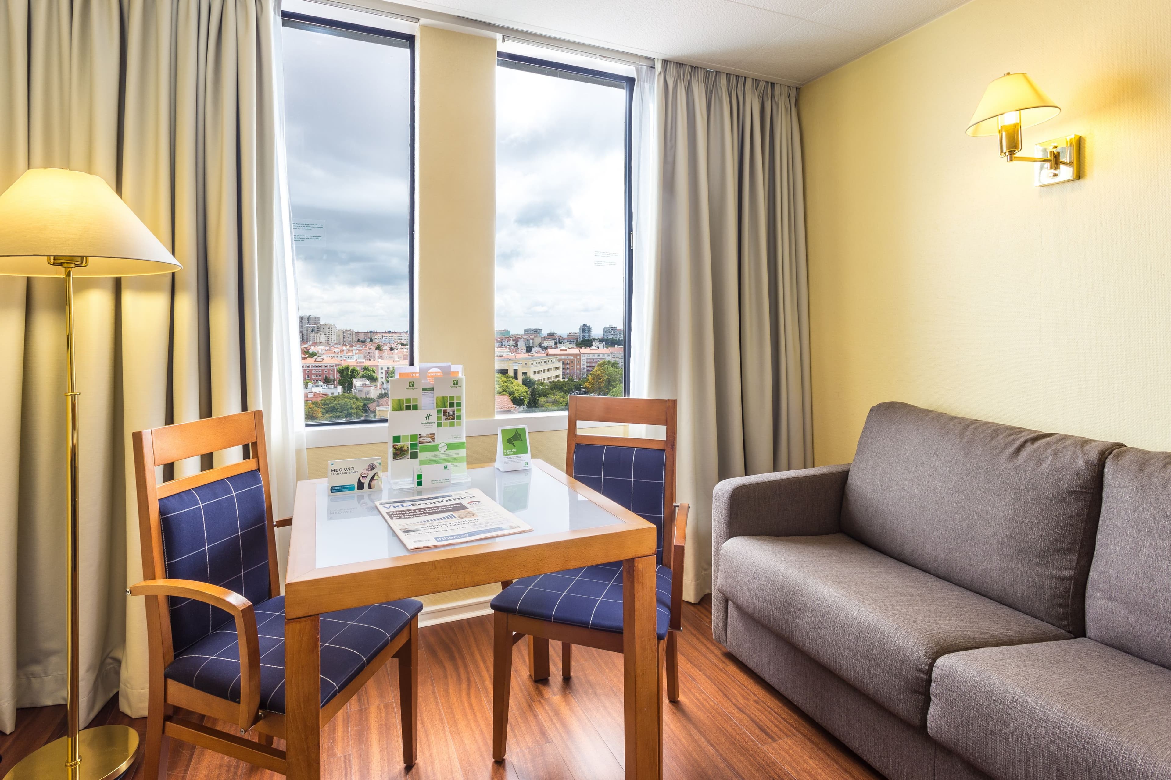Holiday Inn Lisbon - Image 4