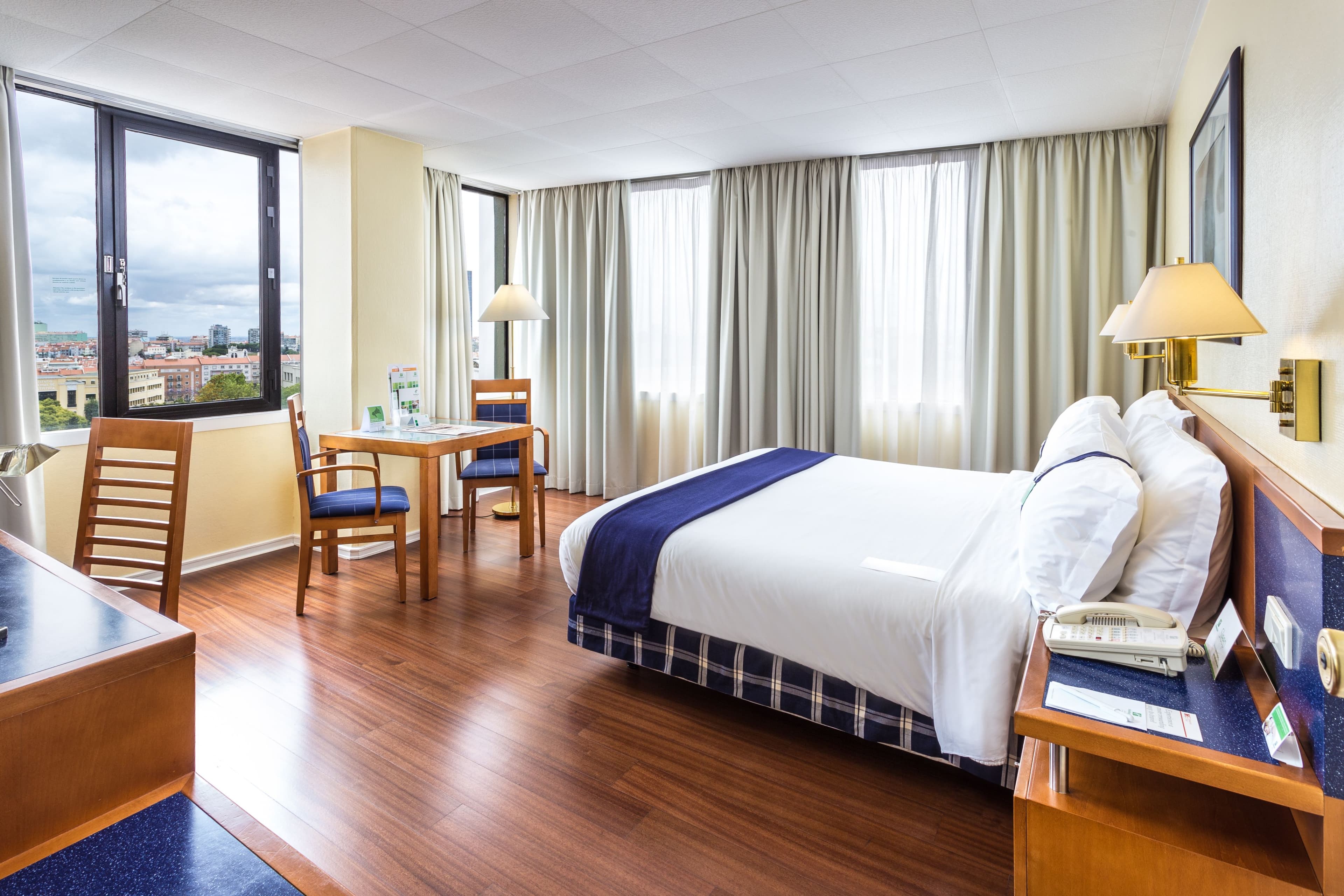 Holiday Inn Lisbon - Image 2
