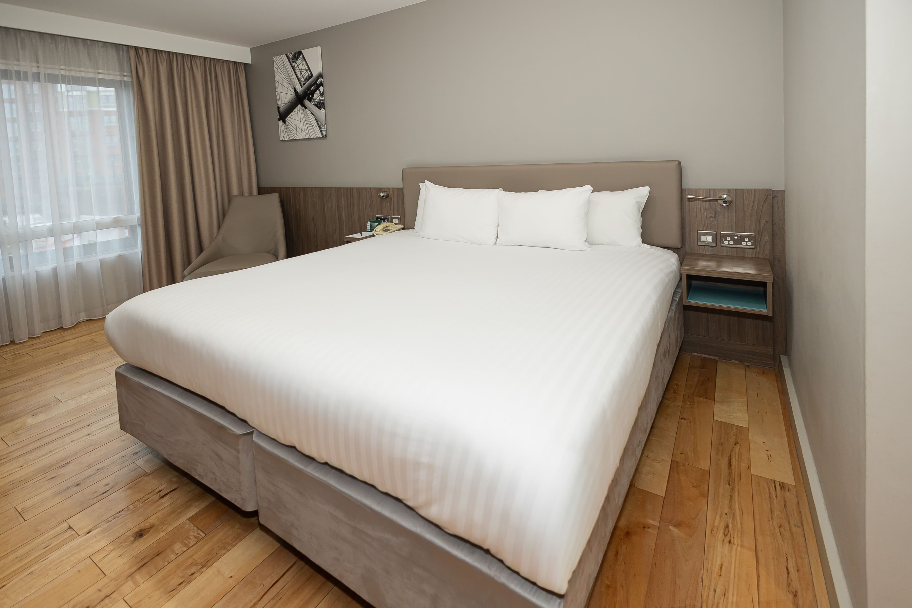 Holiday Inn London - West - Image 3