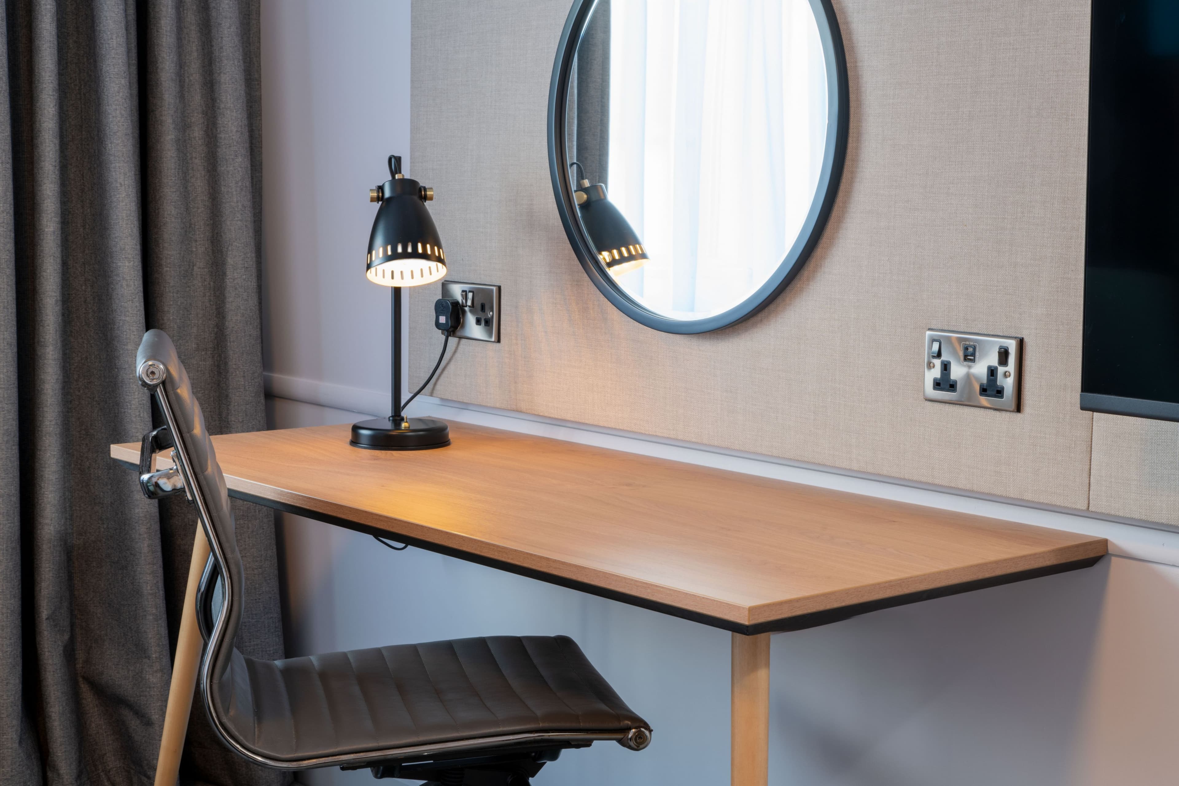 Holiday Inn London - Heathrow M4,Jct.4 — 5