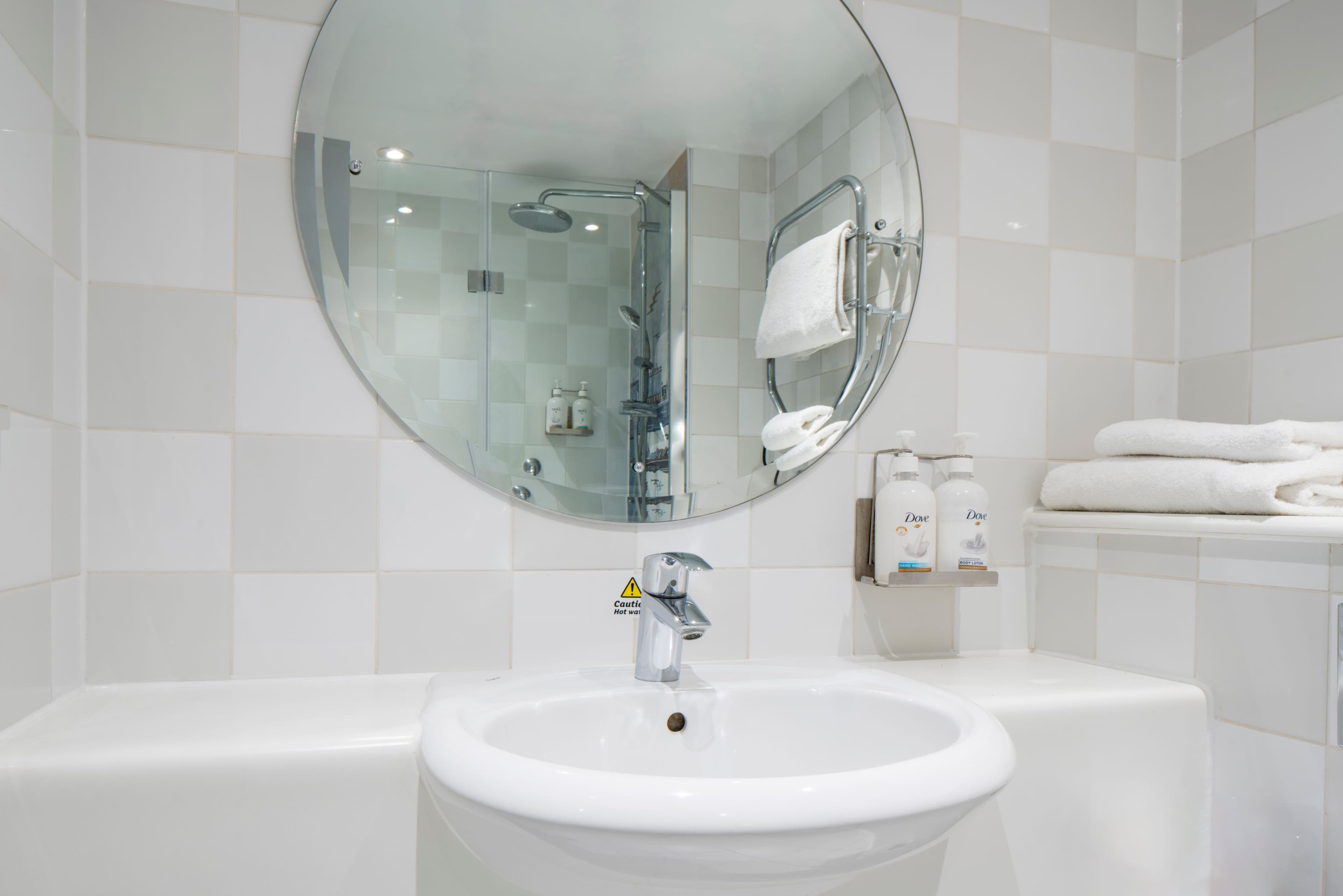 Holiday Inn London - Heathrow M4,Jct.4 — 7