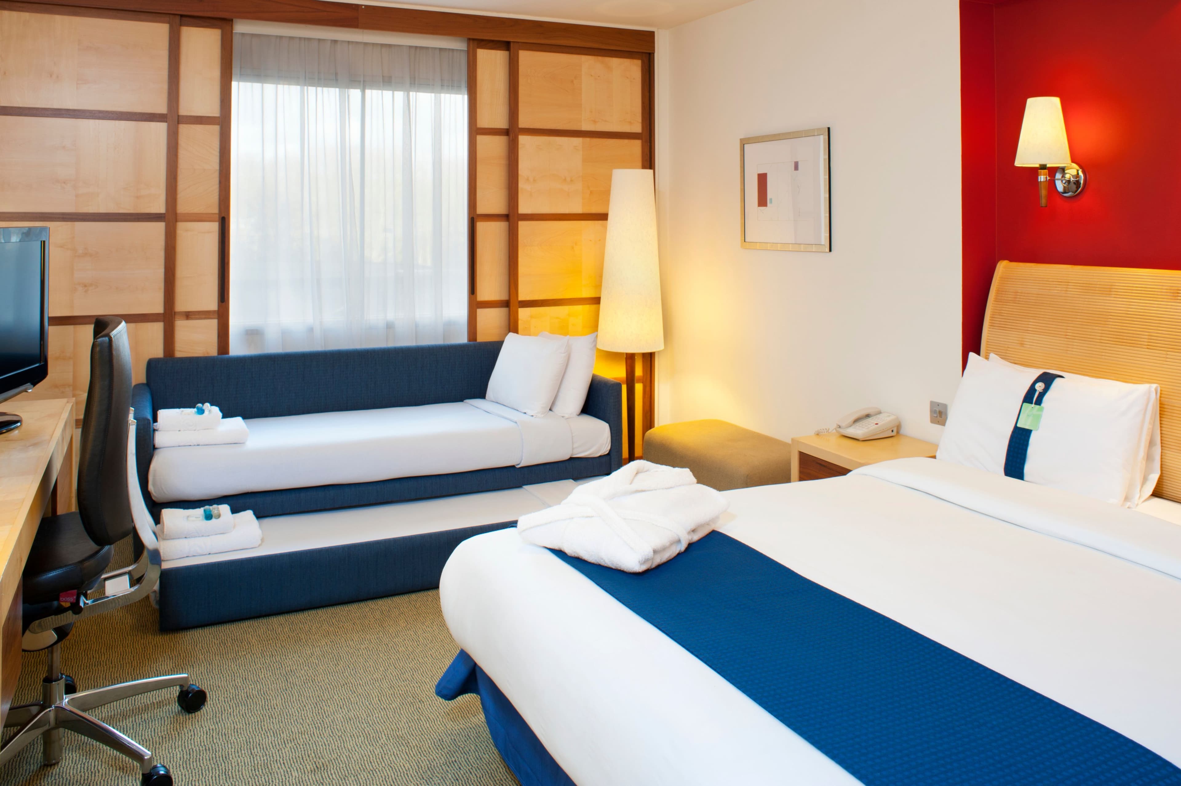 Holiday Inn London - Heathrow M4,Jct.4 — 7