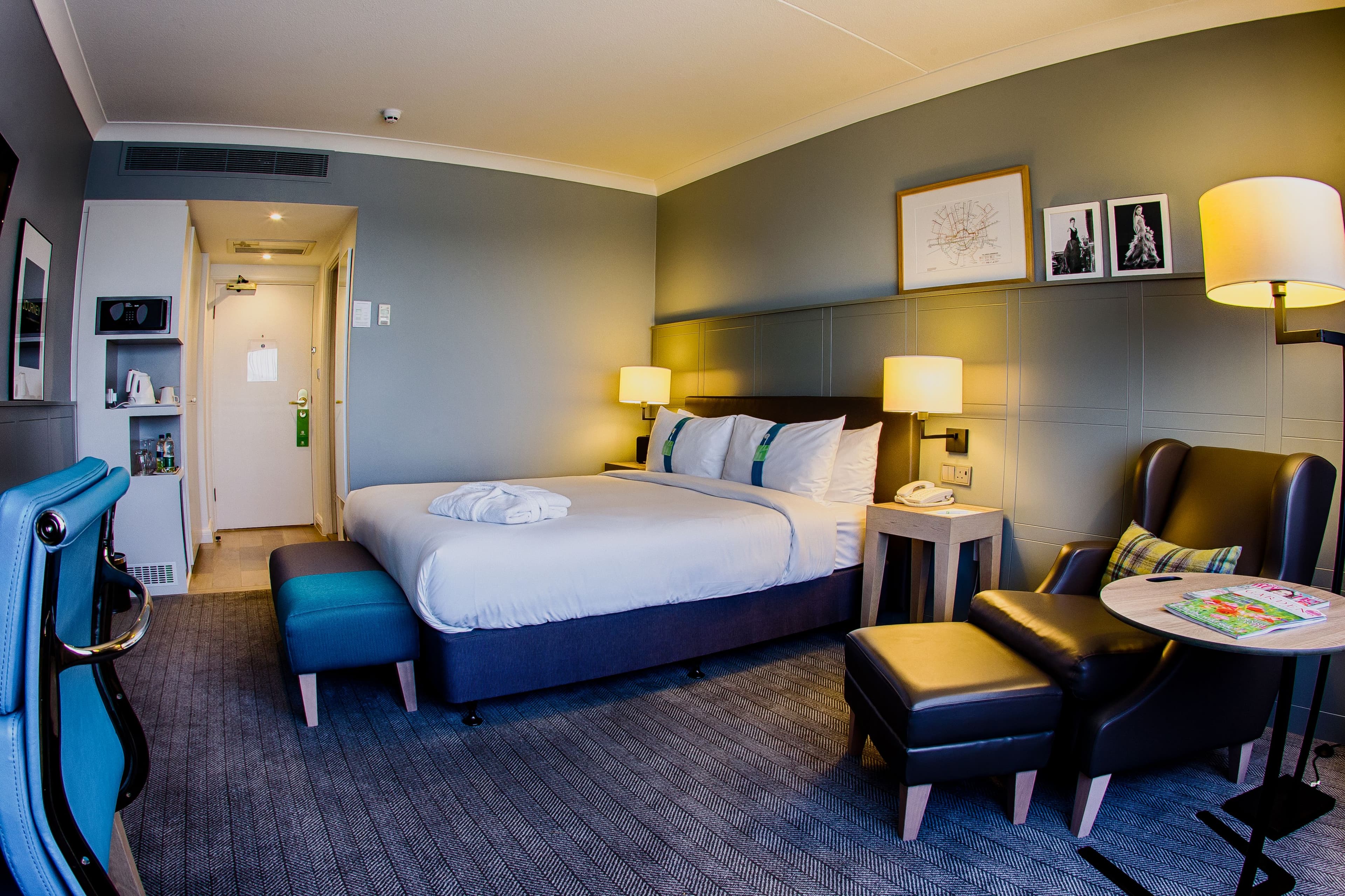 Holiday Inn London - Heathrow M4,Jct.4 — 5