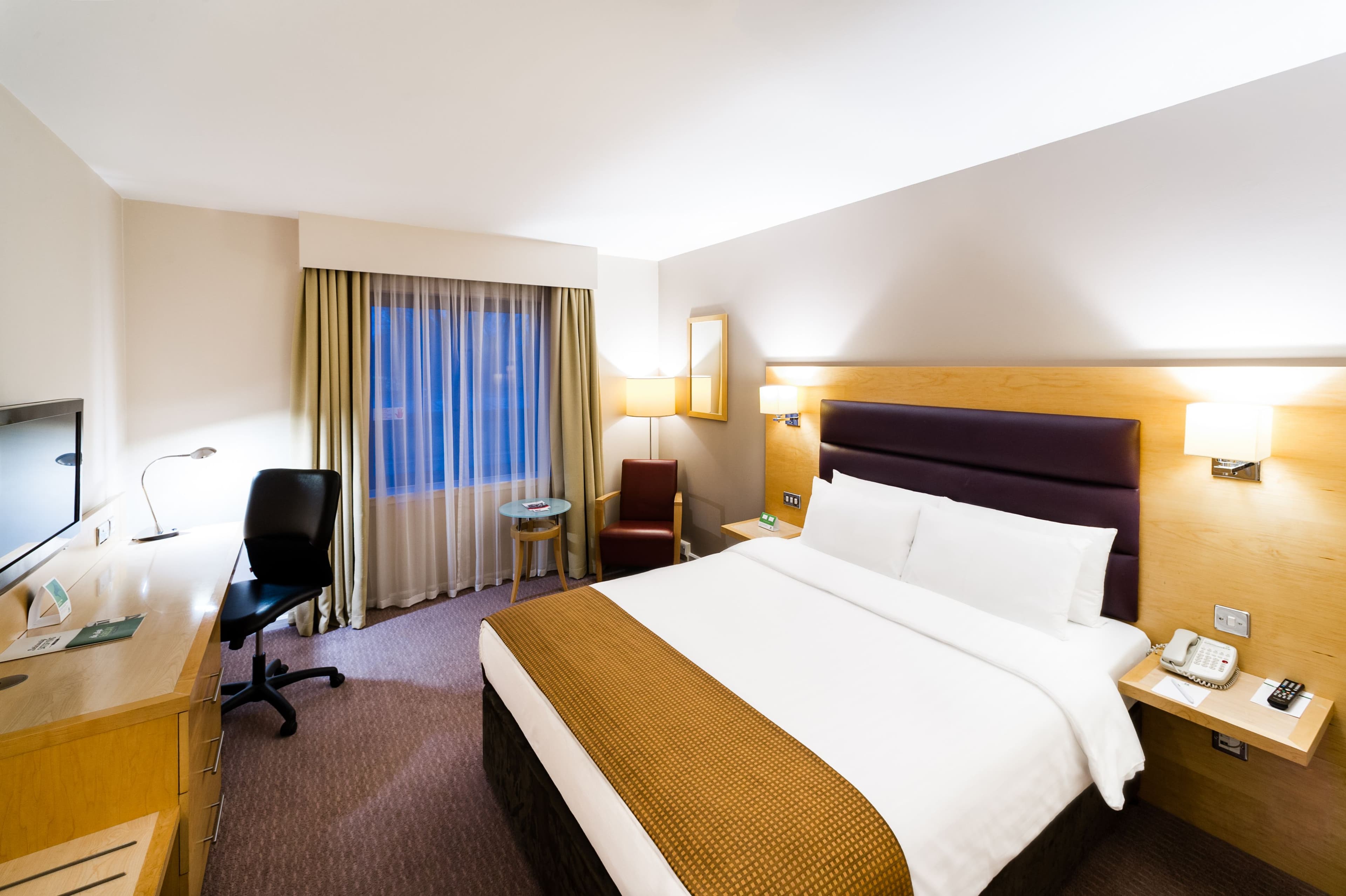 Holiday Inn London - Brentford Lock - Image 3