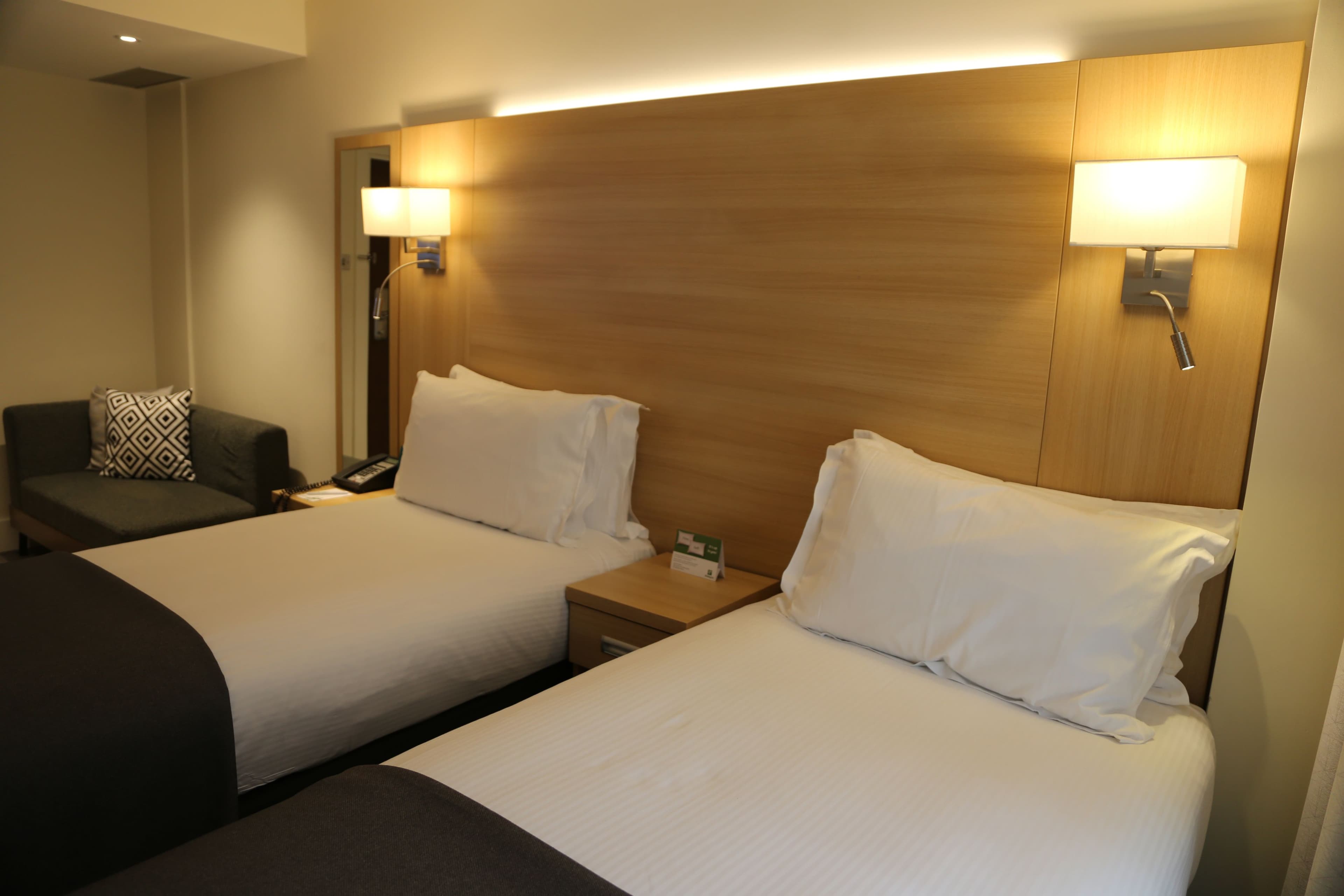 Holiday Inn London - Kensington High St. - Image 2