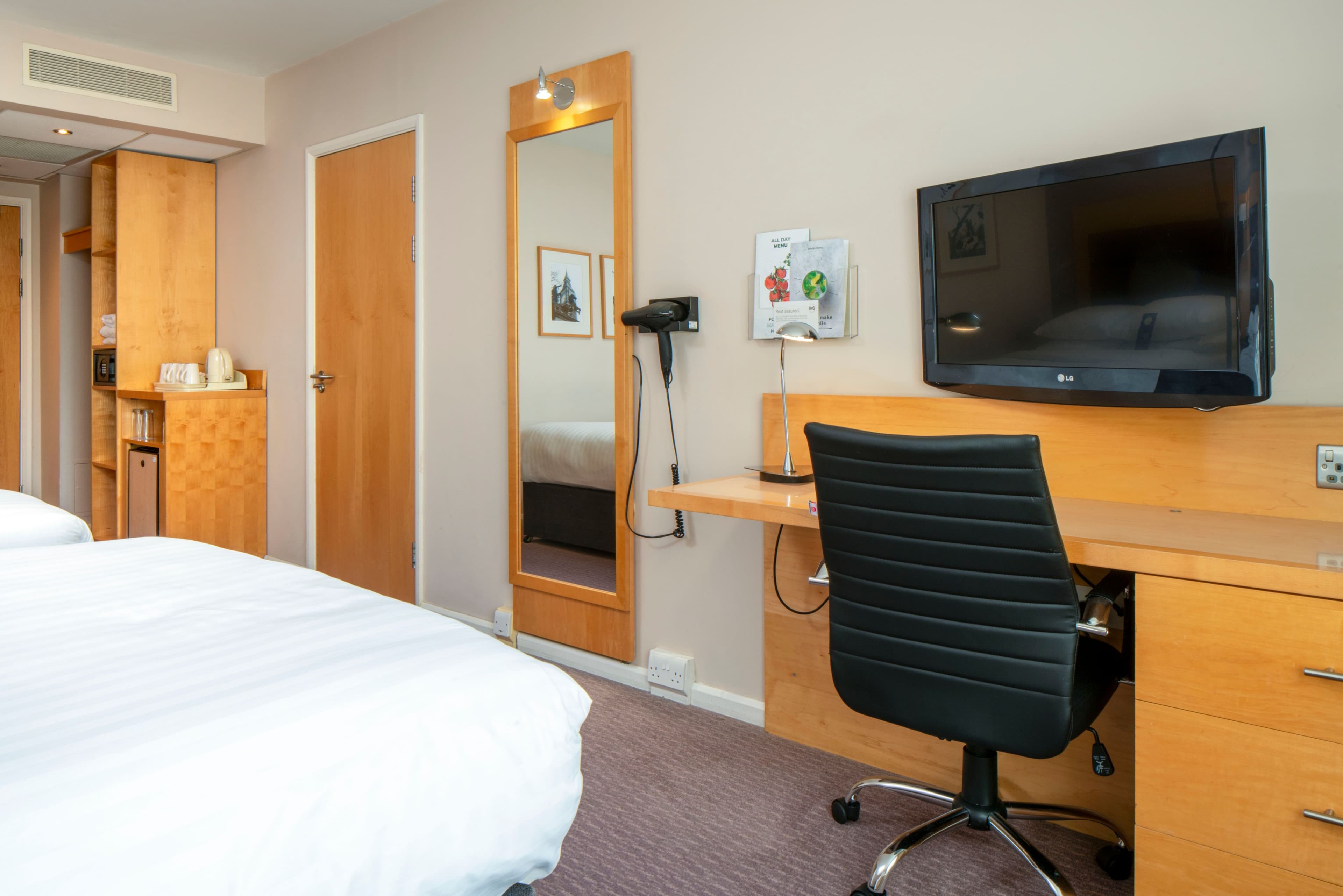 Holiday Inn London - Brentford Lock — 80