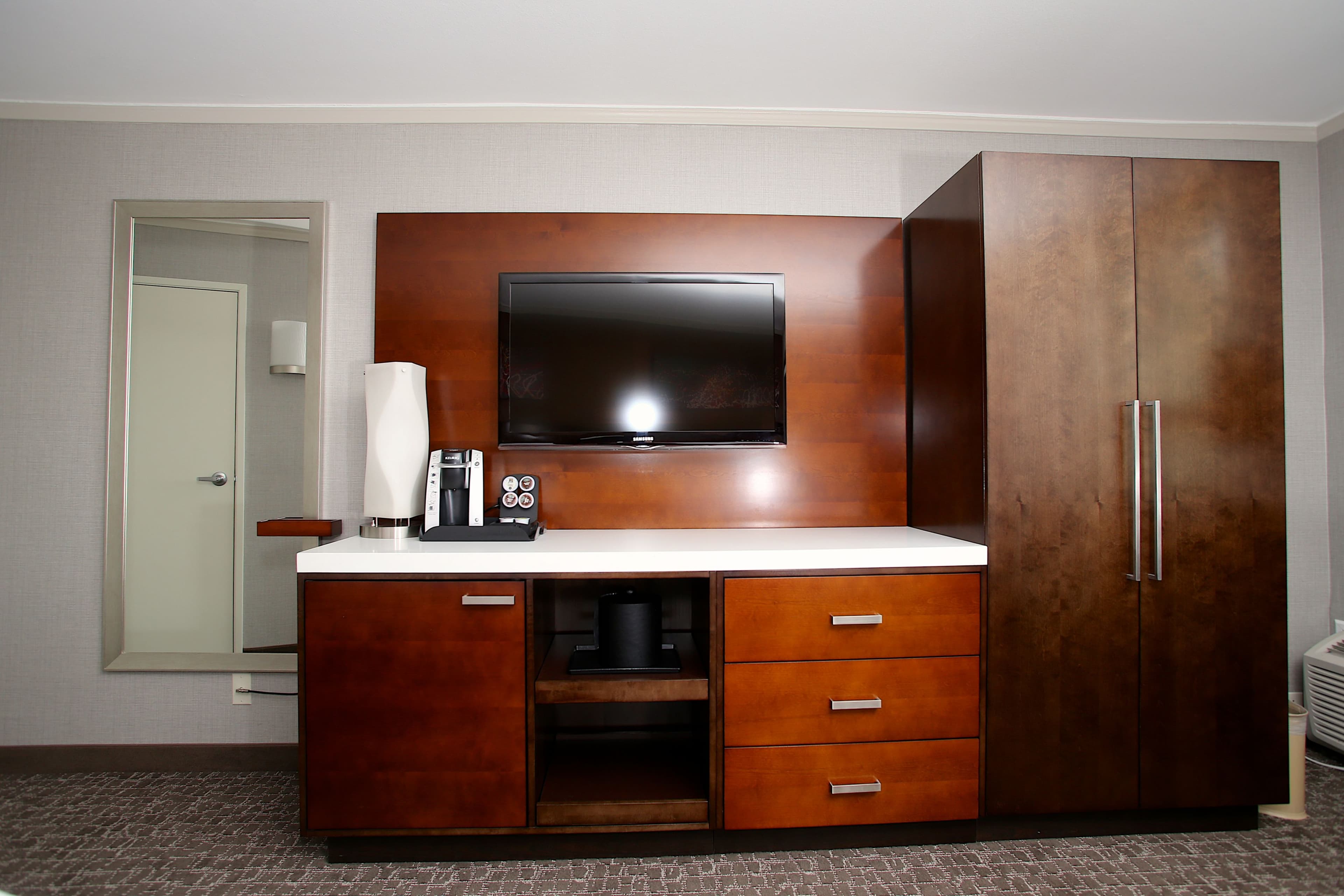 Holiday Inn Long Beach Airport — 11