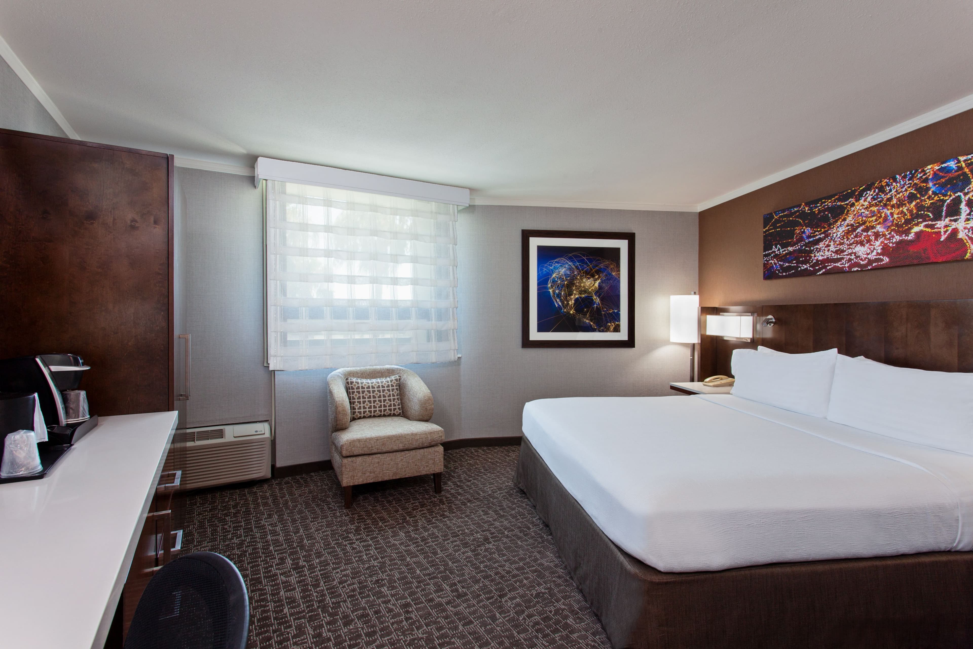 Holiday Inn Long Beach Airport — 12
