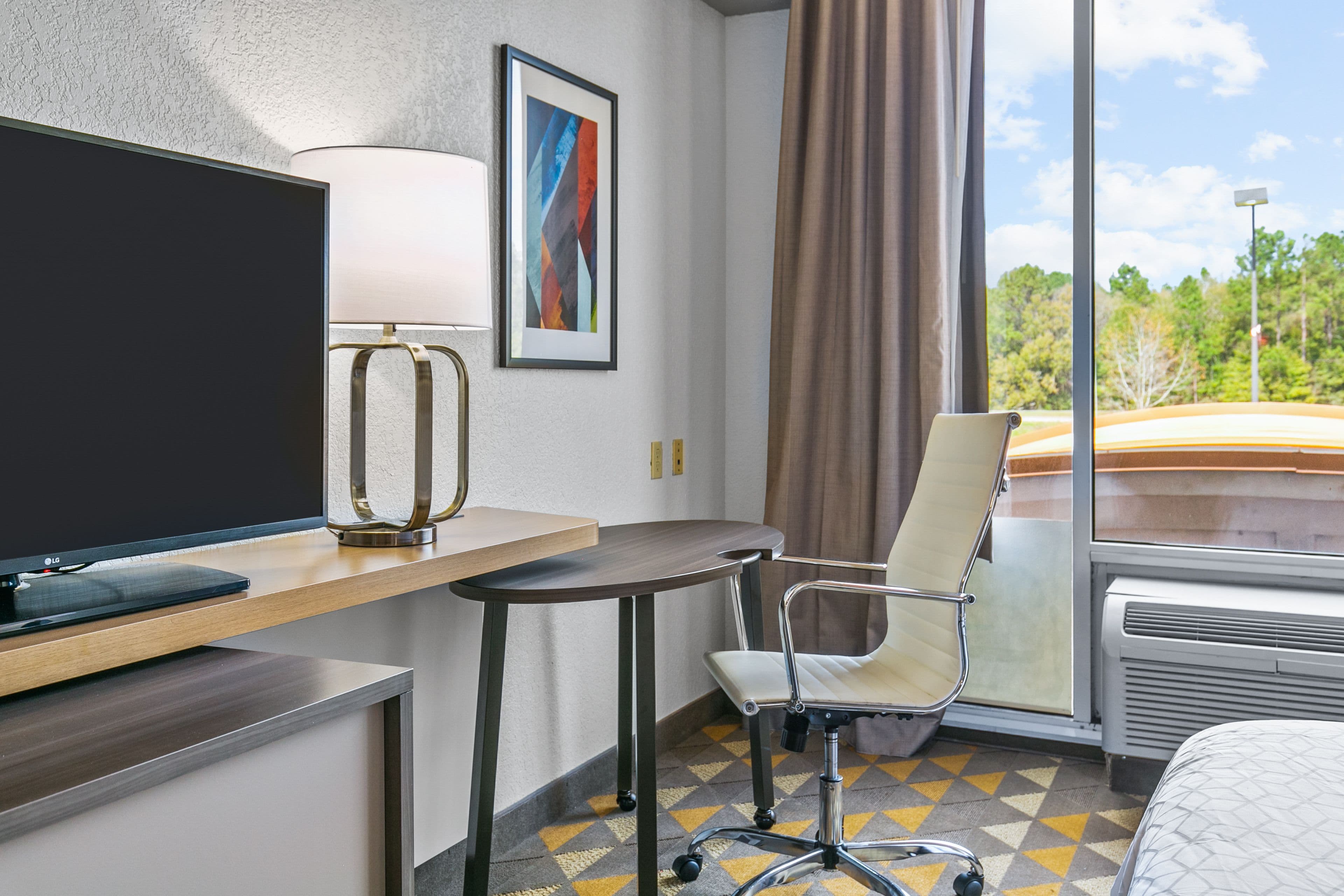 Holiday Inn Lucedale - Image 4
