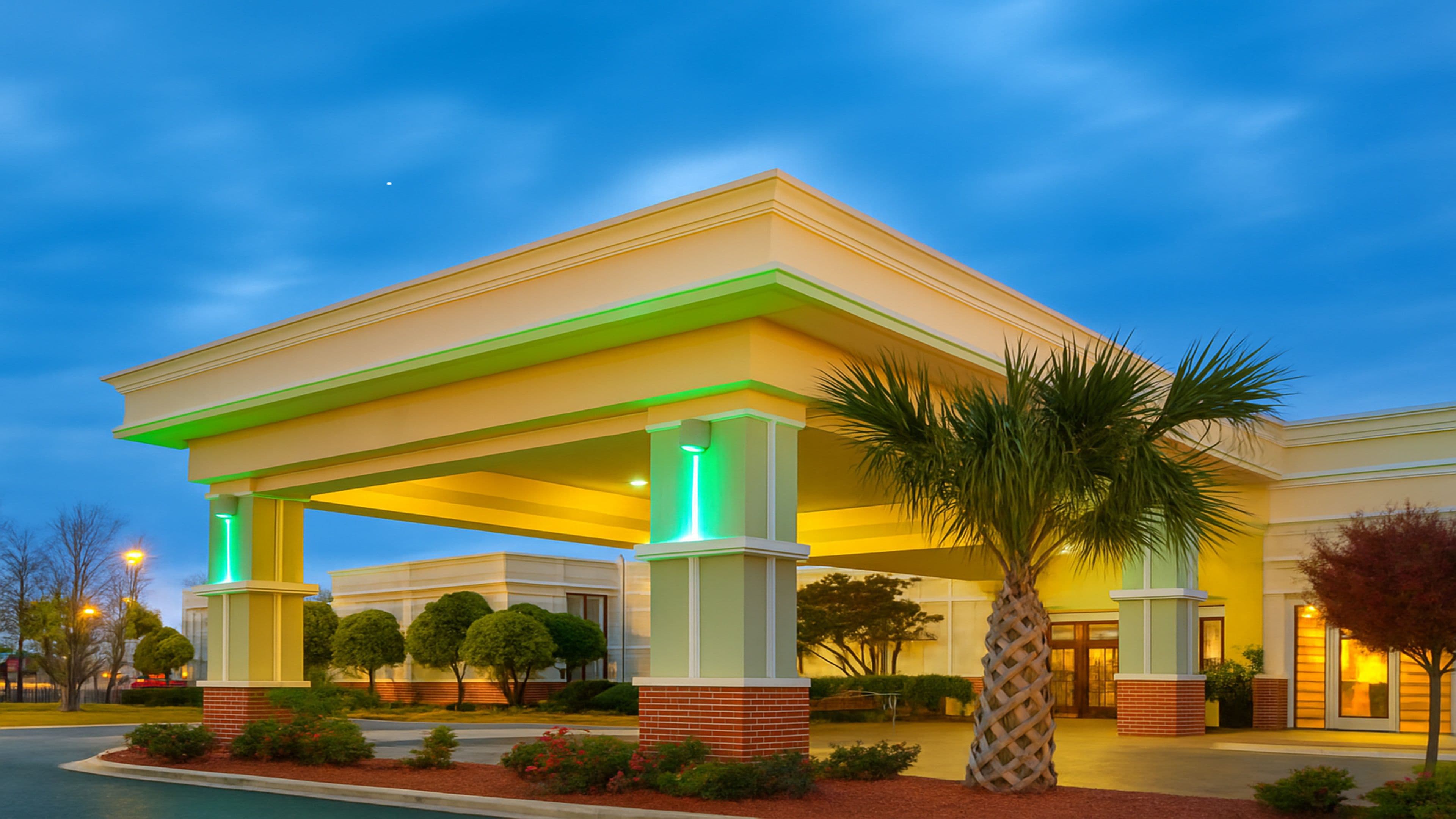 Holiday Inn Lumberton North - I-95 - Image 1