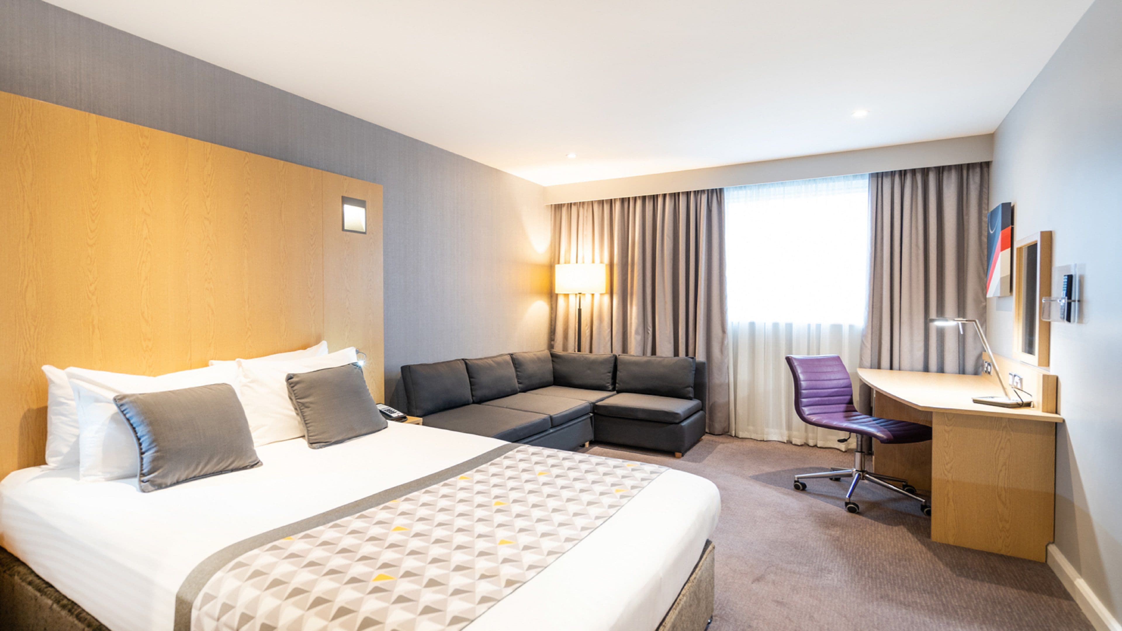 Holiday Inn London - Luton Airport - Image 3