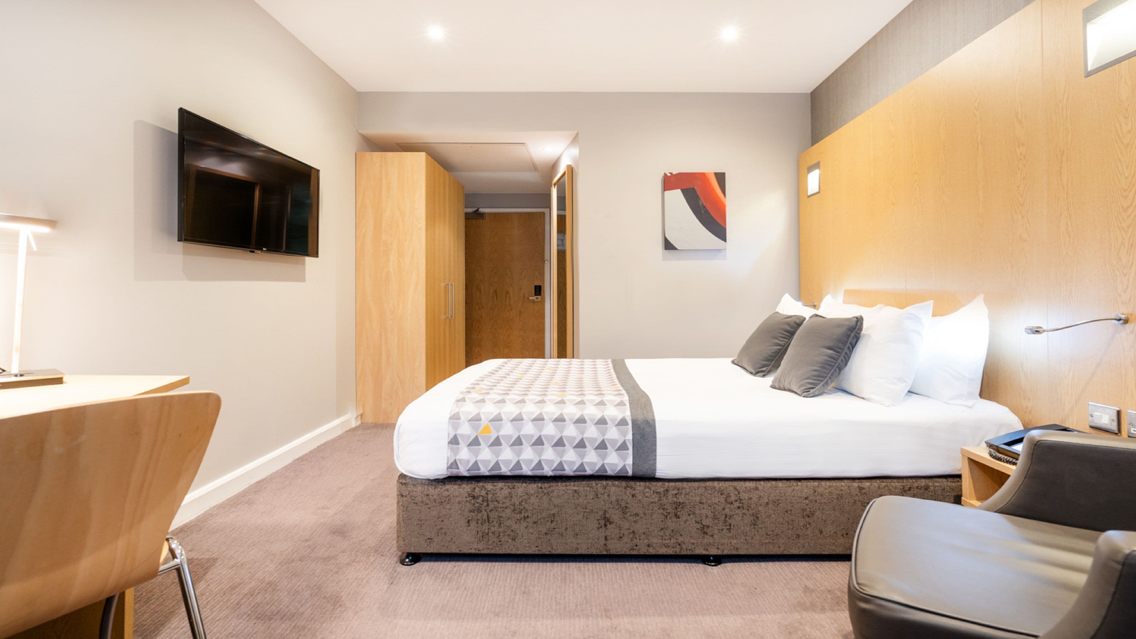 Holiday Inn London - Luton Airport — 6