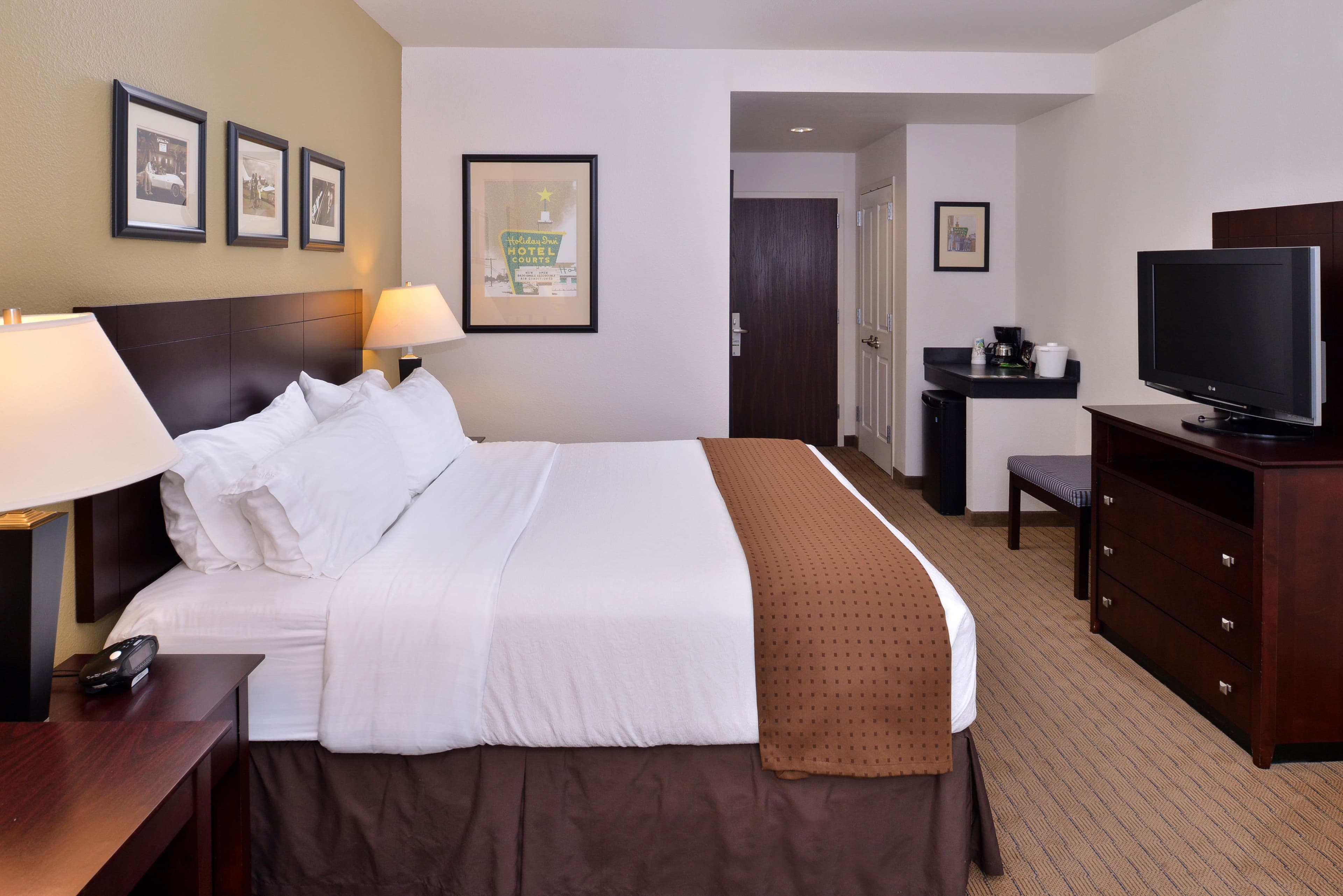 Holiday Inn Madison at The American Center — 8