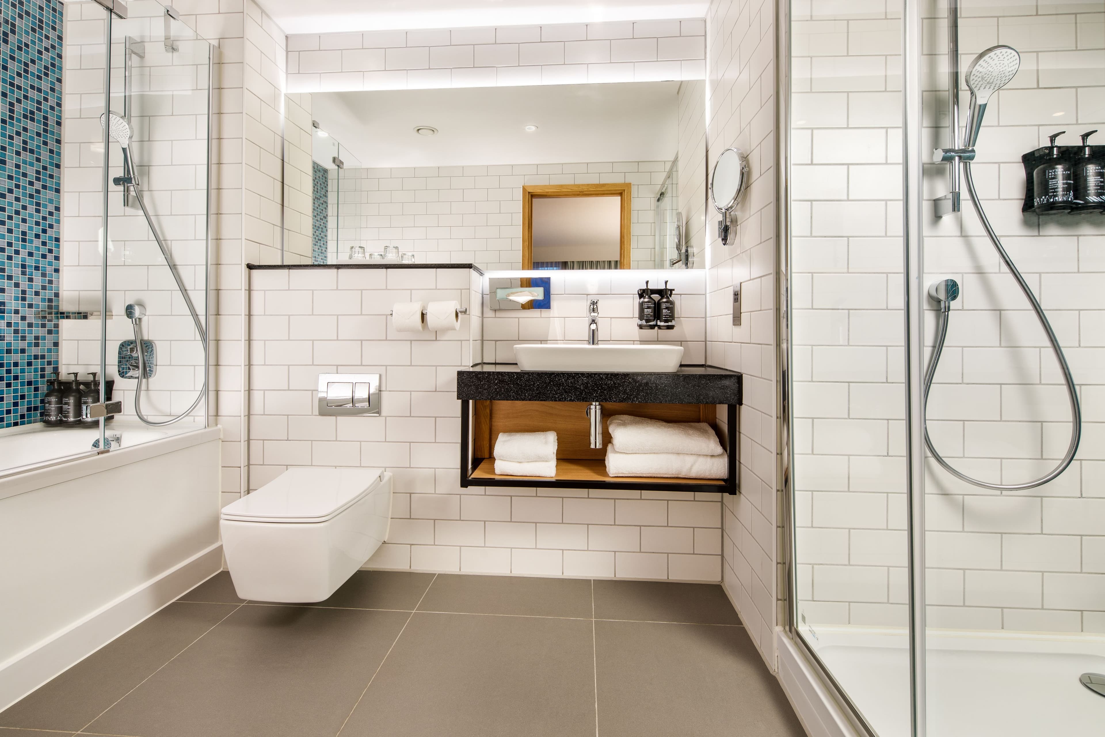 Holiday Inn Manchester Airport — 24