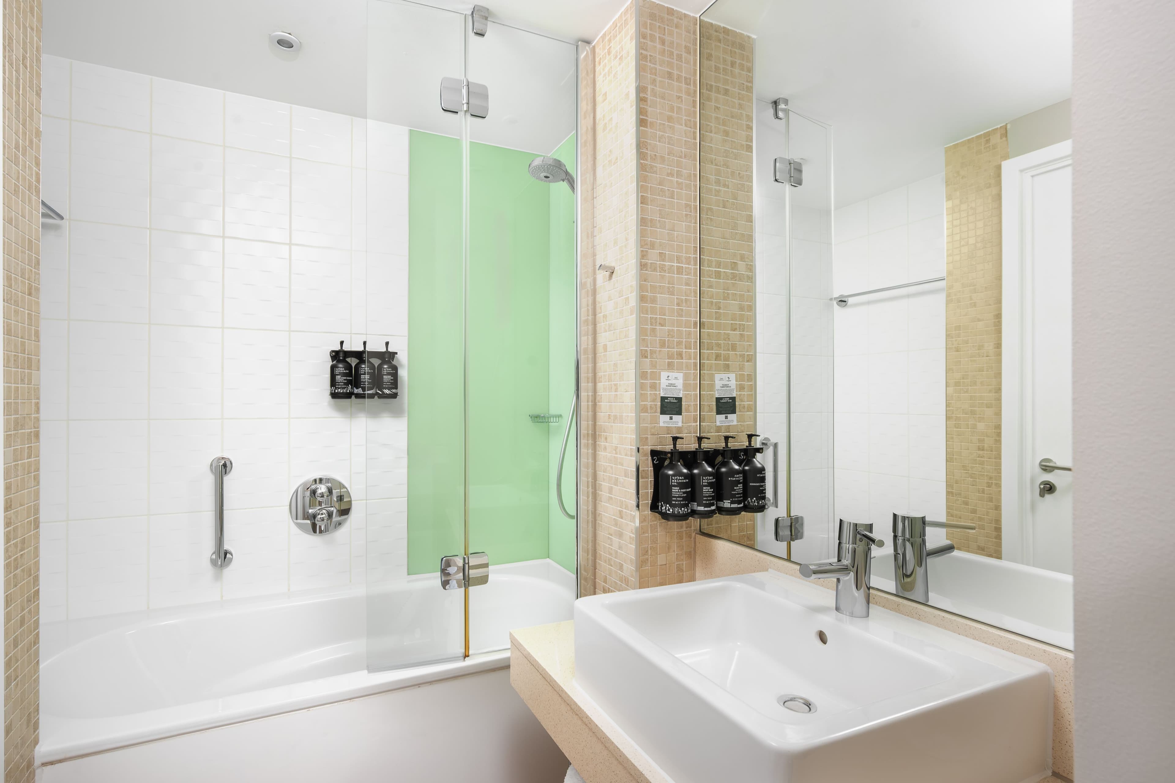 Holiday Inn Manchester - MediaCityUK - Image 2