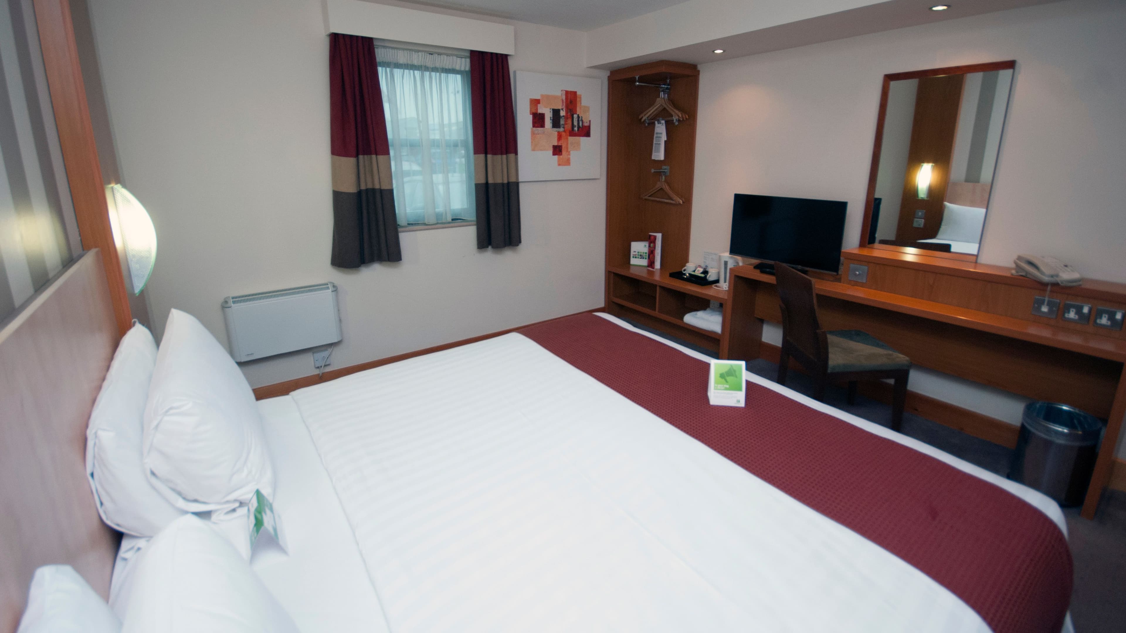 Holiday Inn Manchester - Central Park - Image 2