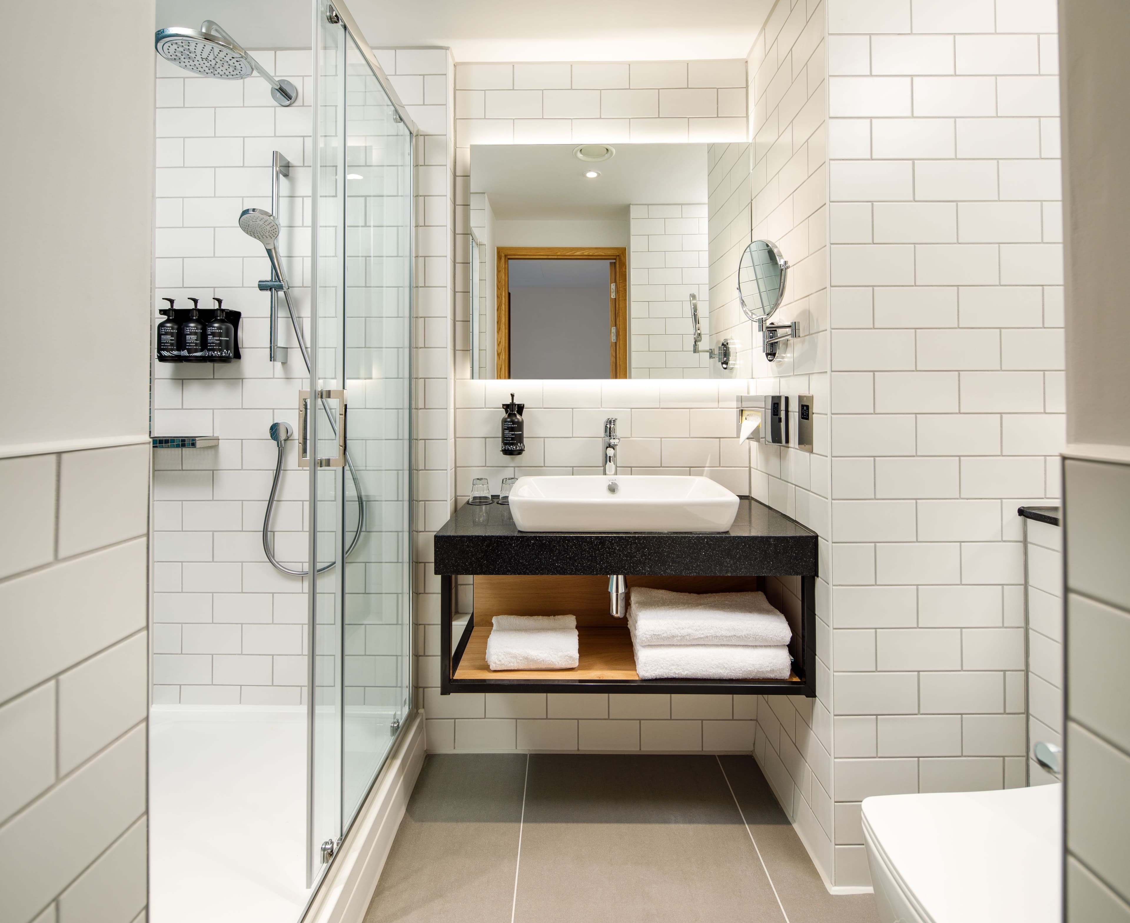 Holiday Inn Manchester Airport — 12