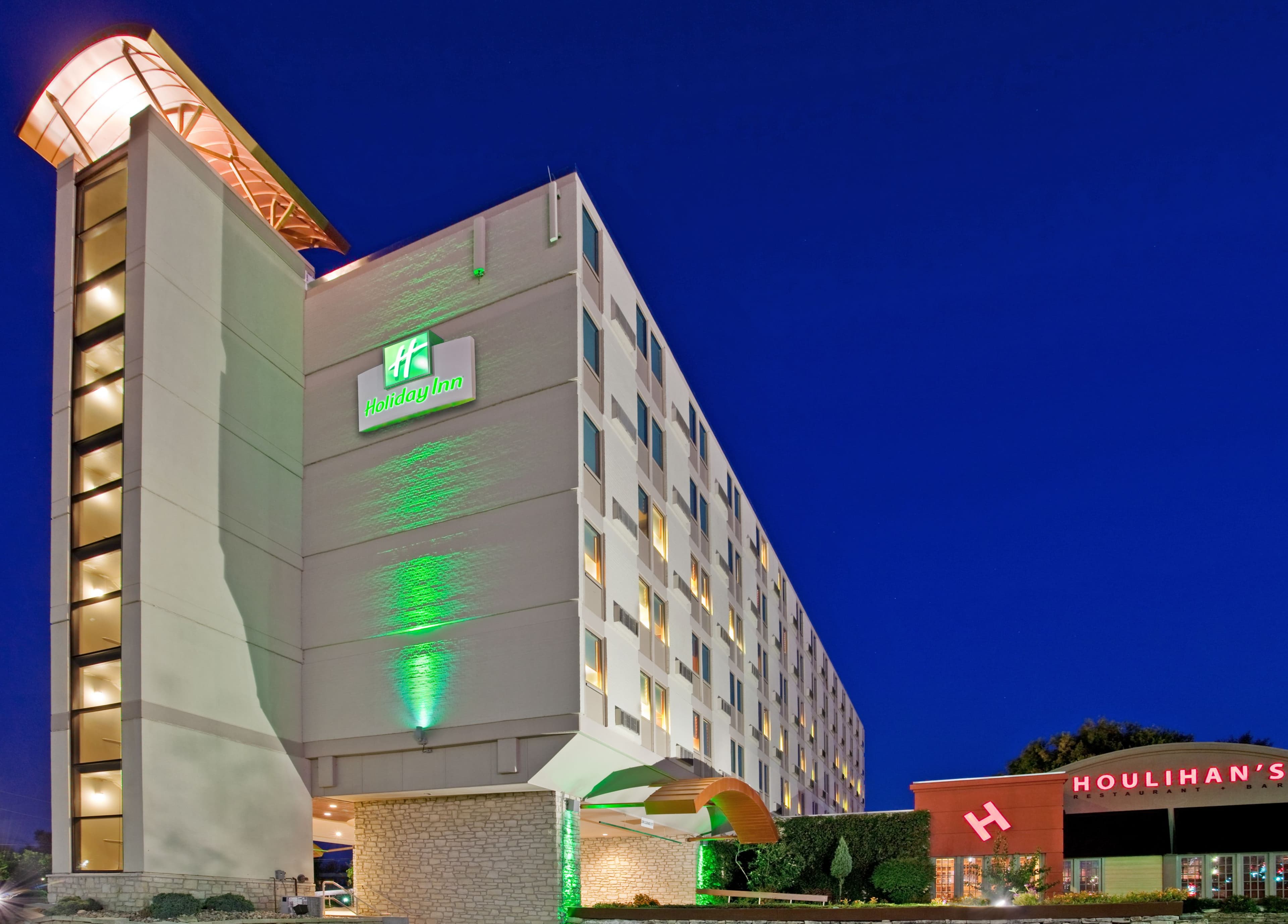 Holiday Inn Manhattan At The Campus - Image 1
