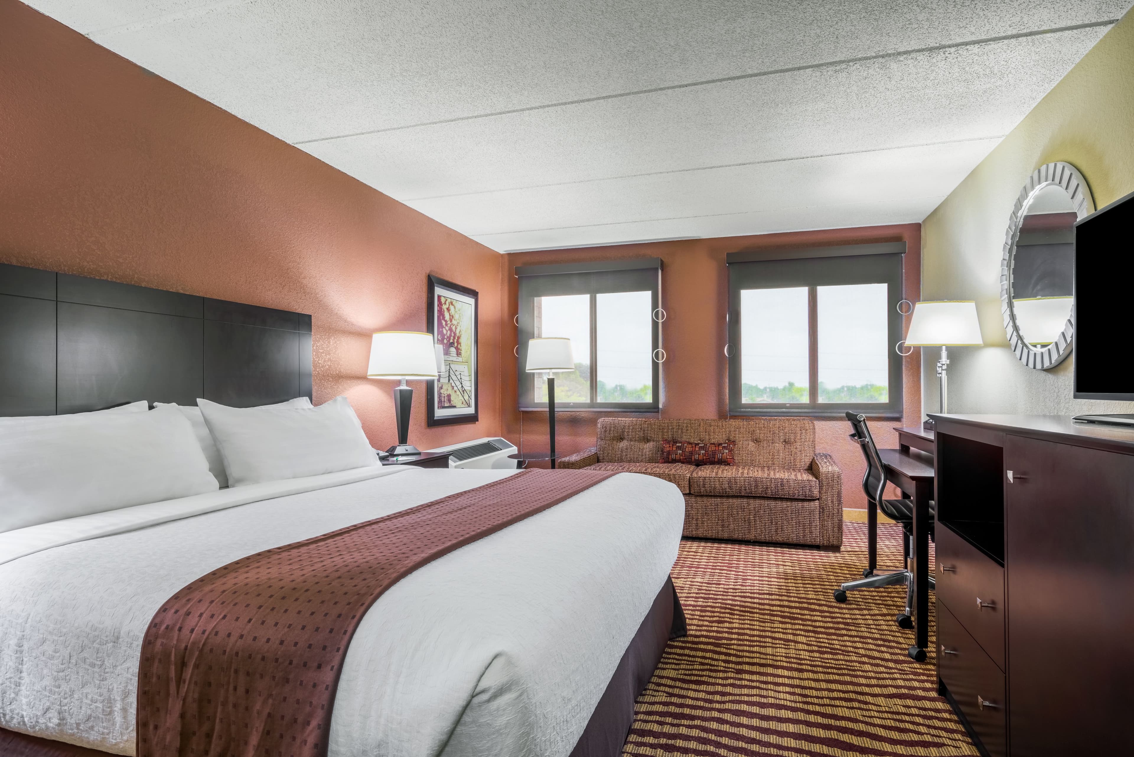 Holiday Inn Manitowoc - Image 5