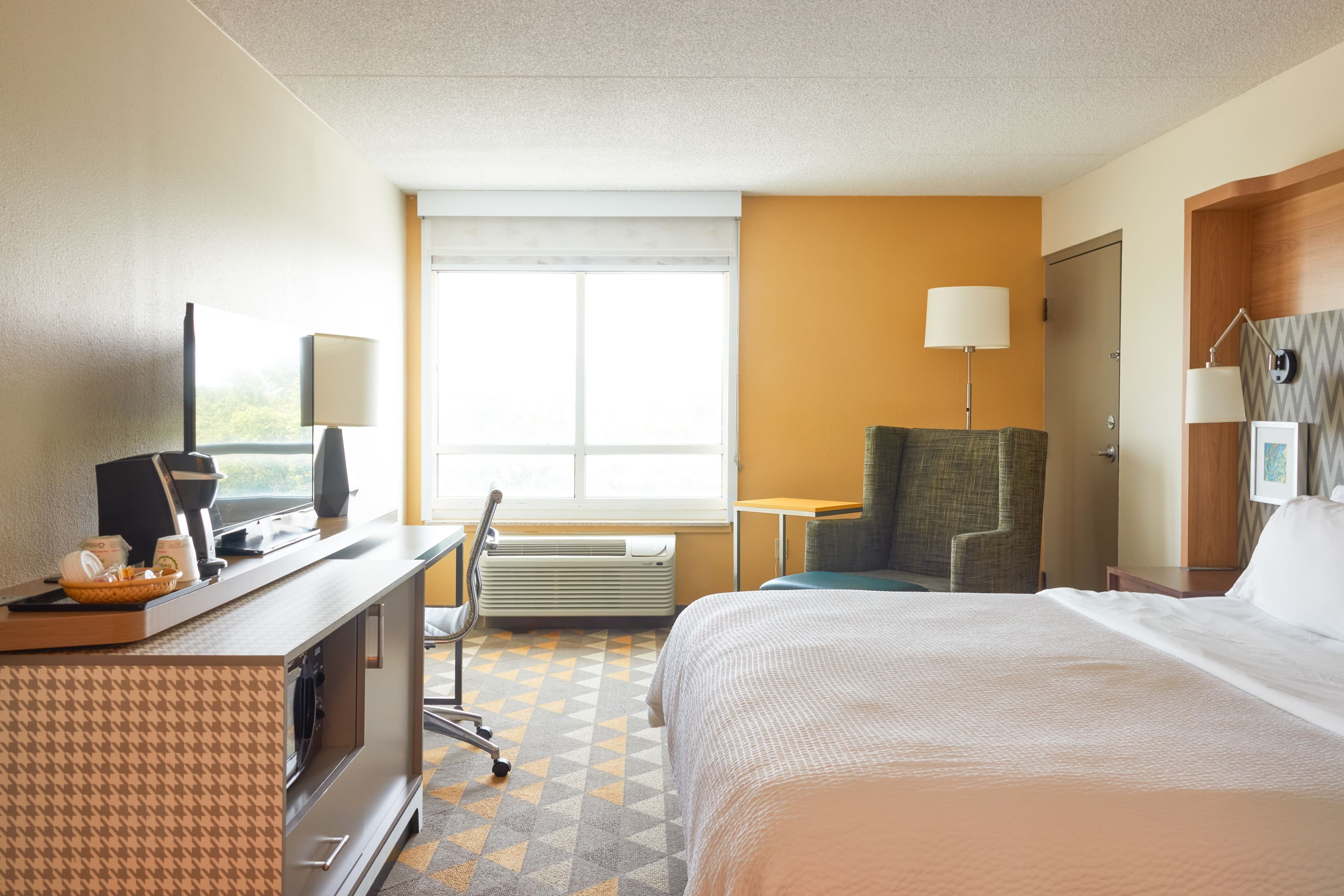 Holiday Inn Martinsburg - Image 4
