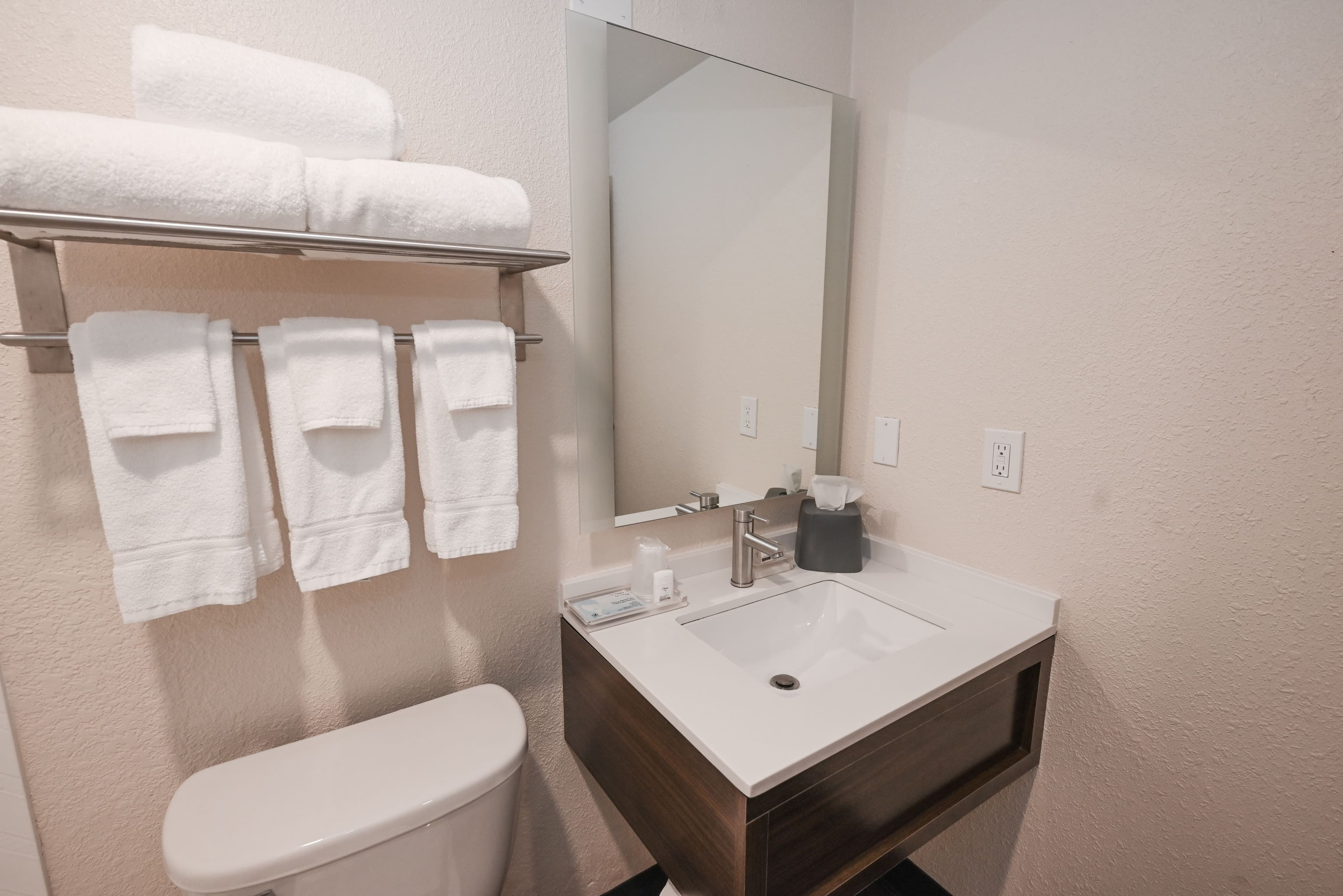 Holiday Inn Cleveland-Mayfield - Image 2